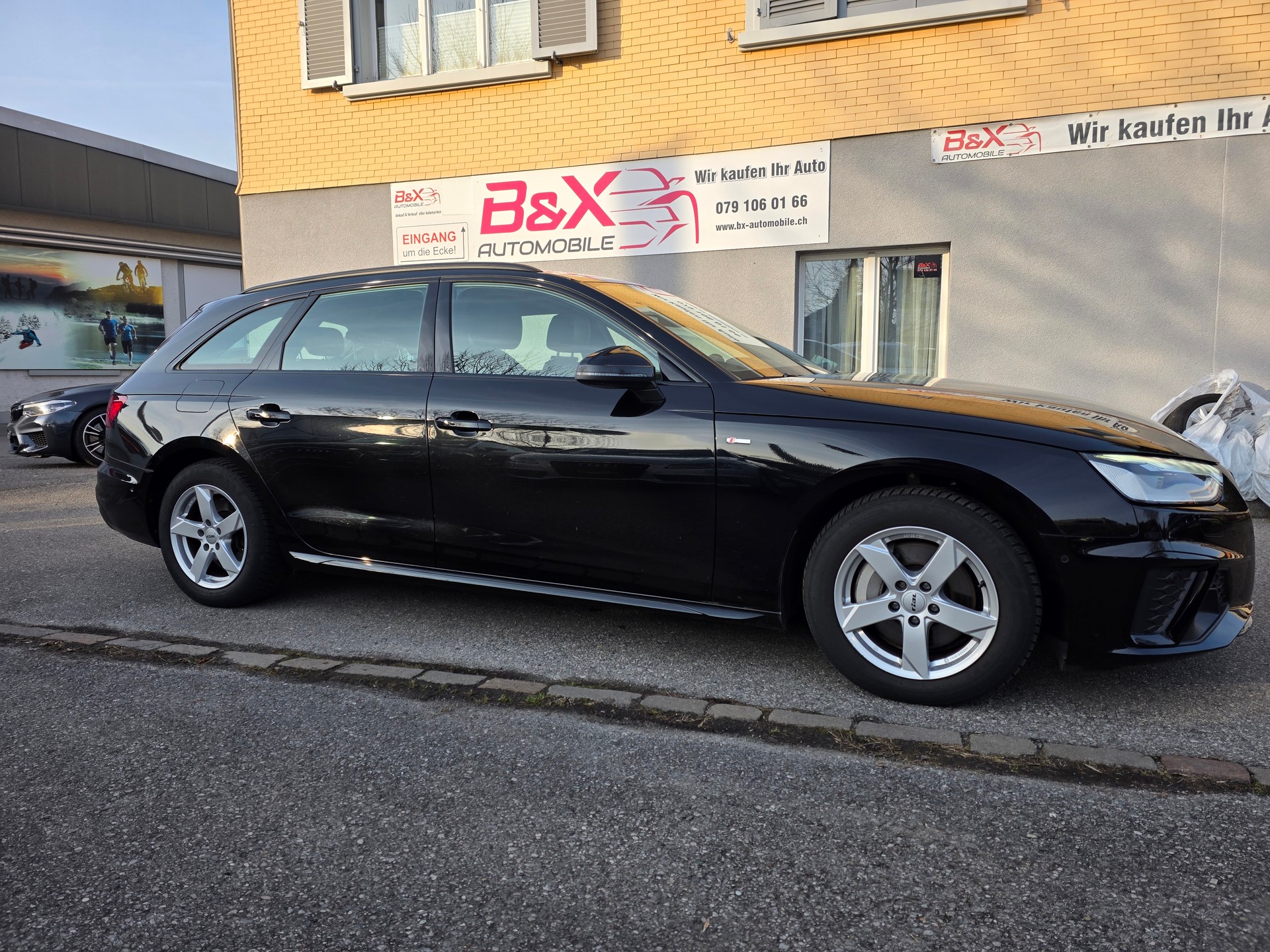 AUDI A4 Avant 40 TDI S line Attraction quattro S-tronic-image-3