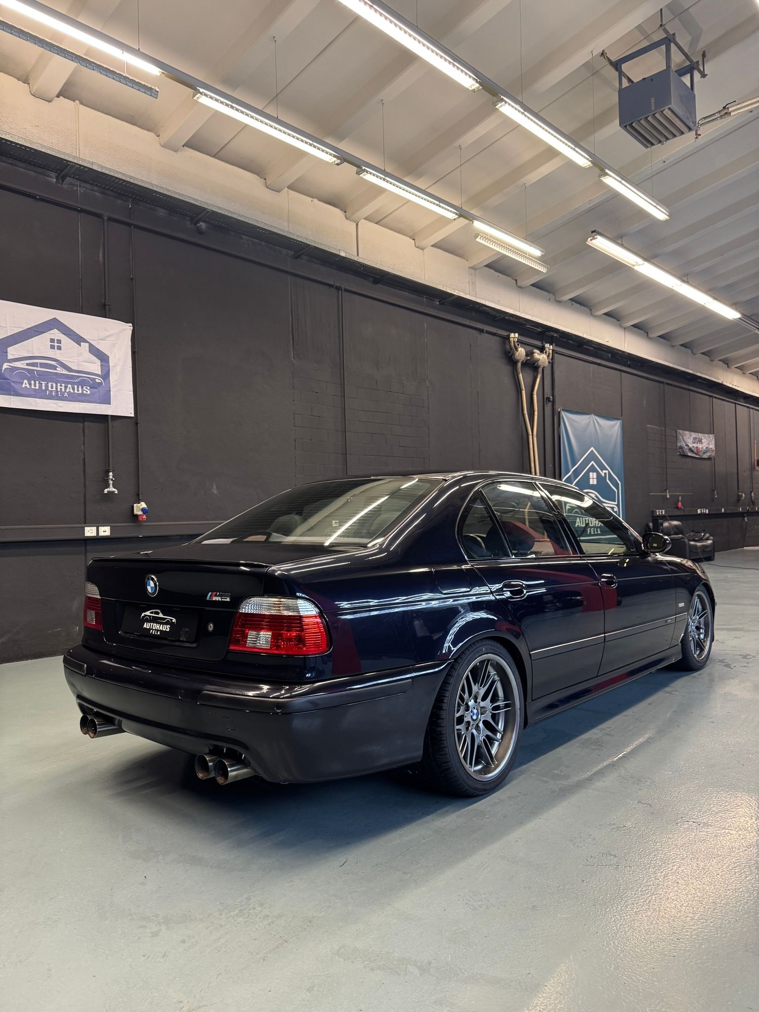 BMW M5-image-5