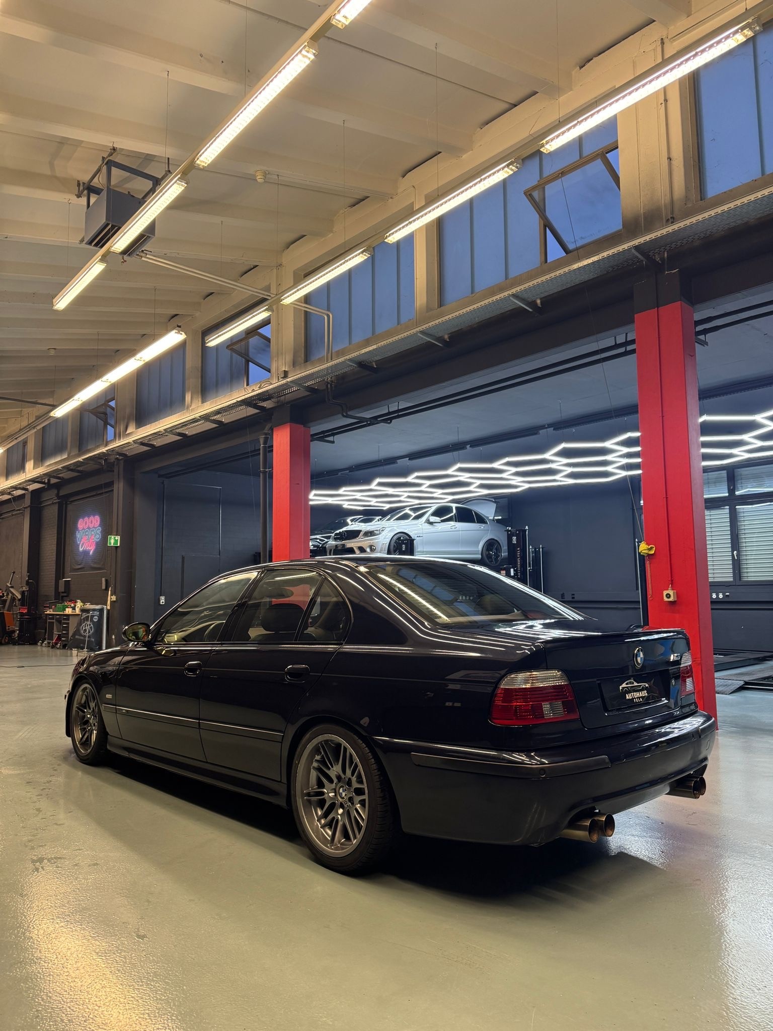 BMW M5-image-4