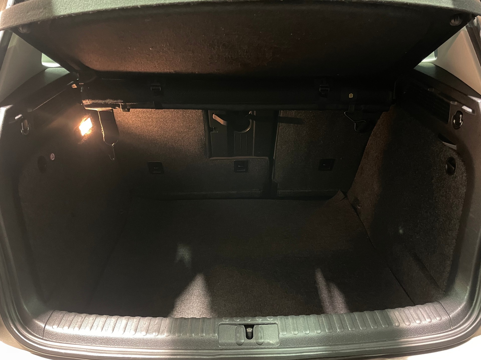 VW Tiguan 2.0 TDI BMT R-Line Design 4Motion DSG ( 63)-image-18