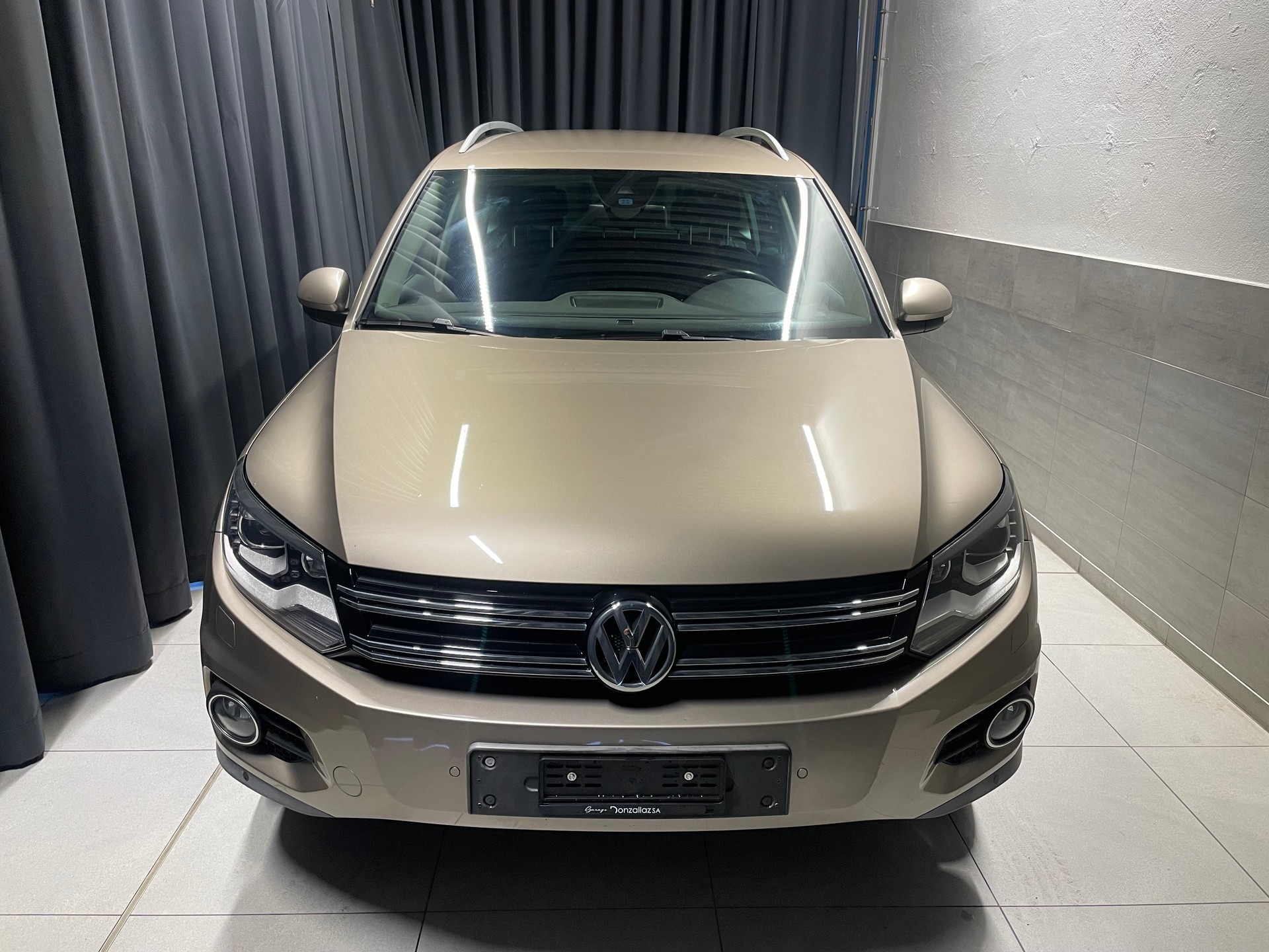 VW Tiguan 2.0 TDI BMT R-Line Design 4Motion DSG ( 63)-image-1
