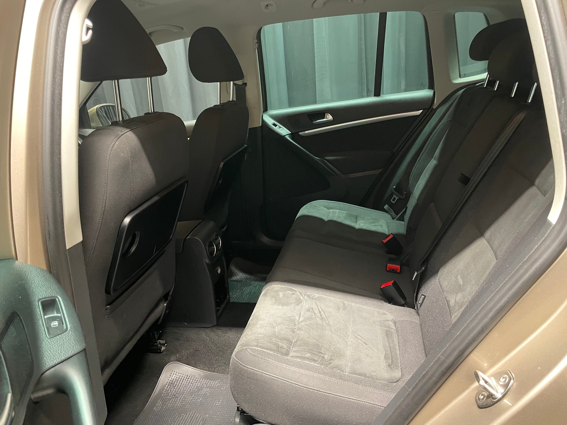 VW Tiguan 2.0 TDI BMT R-Line Design 4Motion DSG ( 63)-image-7
