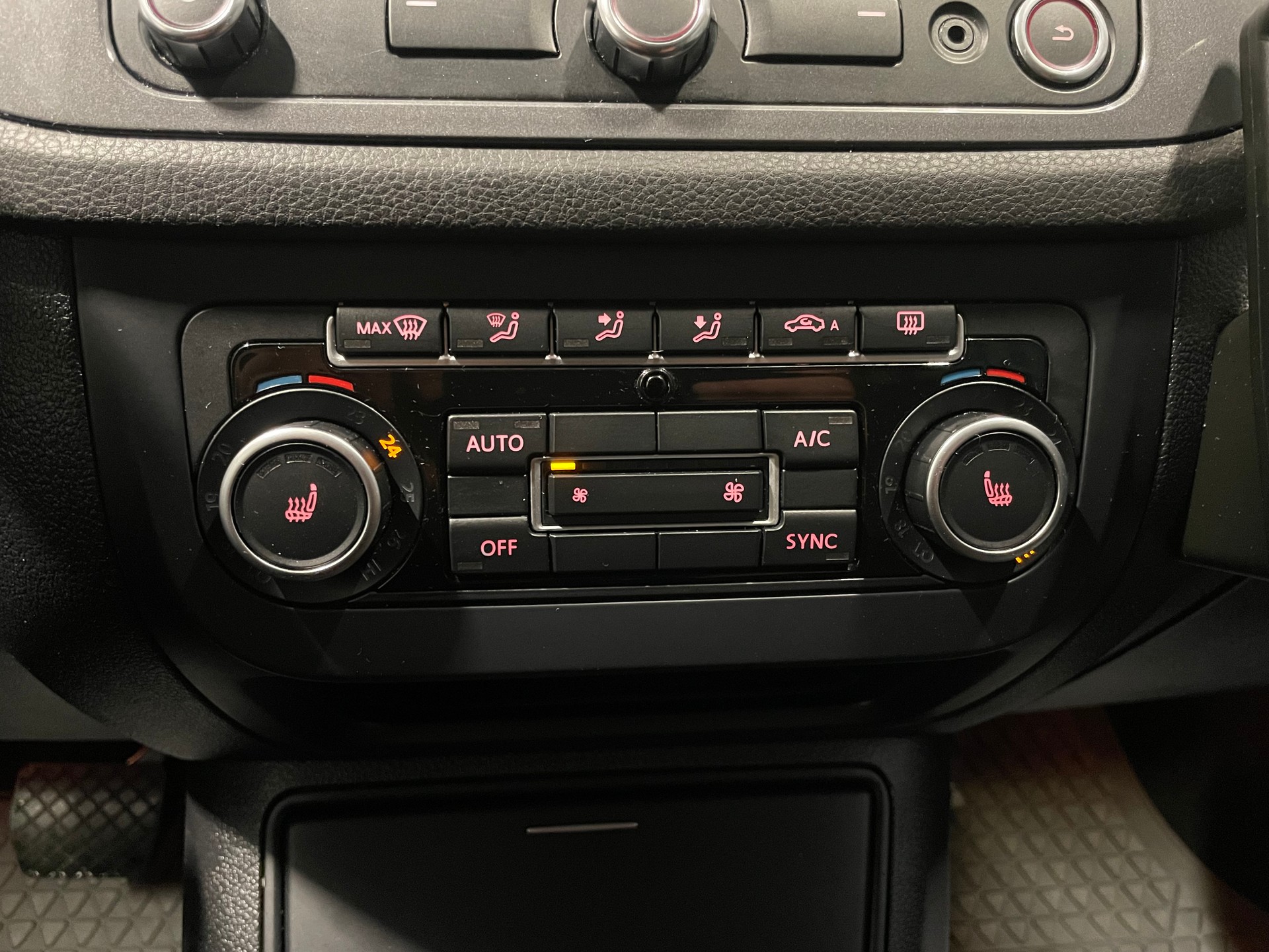 VW Tiguan 2.0 TDI BMT R-Line Design 4Motion DSG ( 63)-image-15