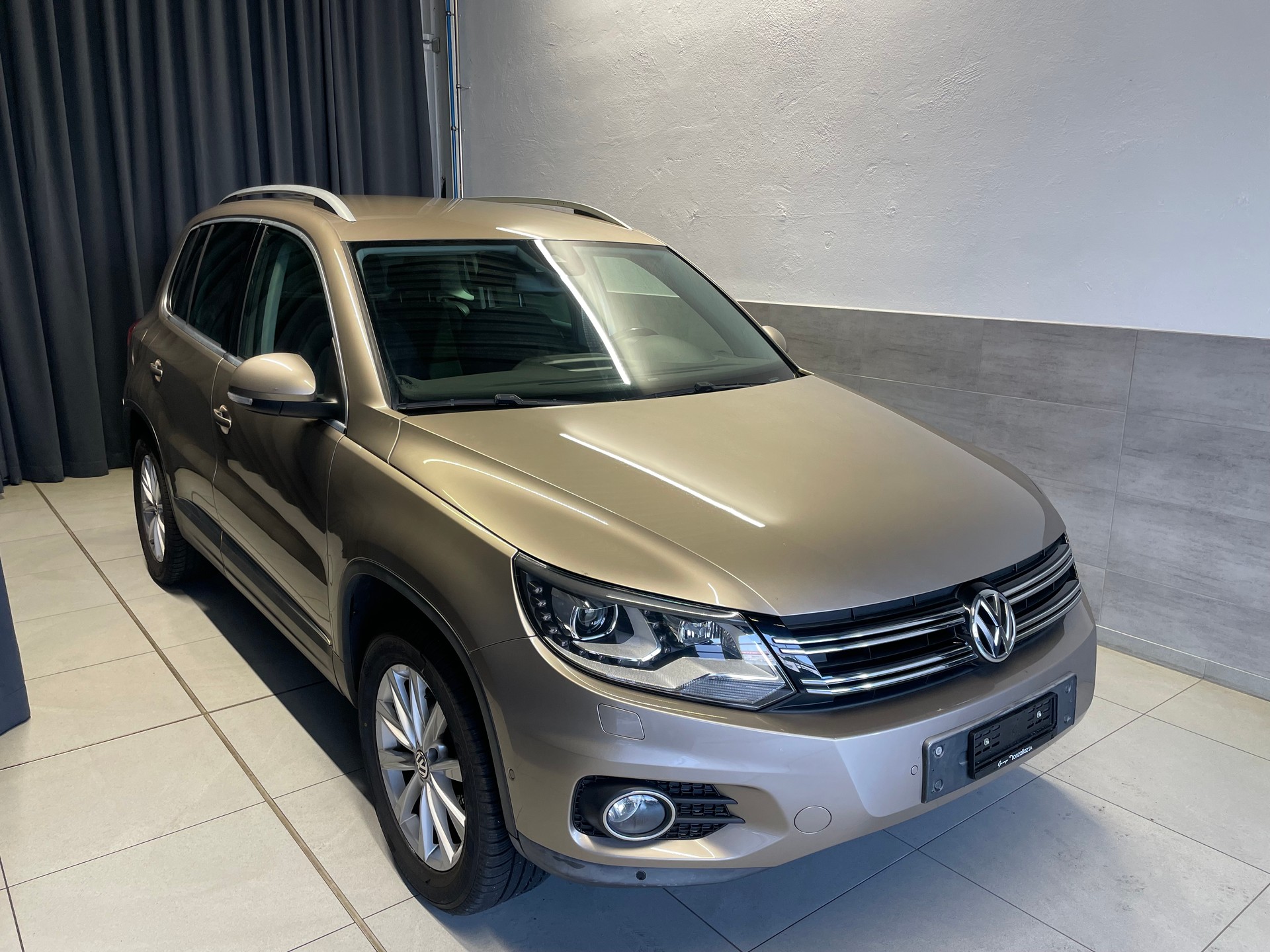 VW Tiguan 2.0 TDI BMT R-Line Design 4Motion DSG ( 63)-image-0