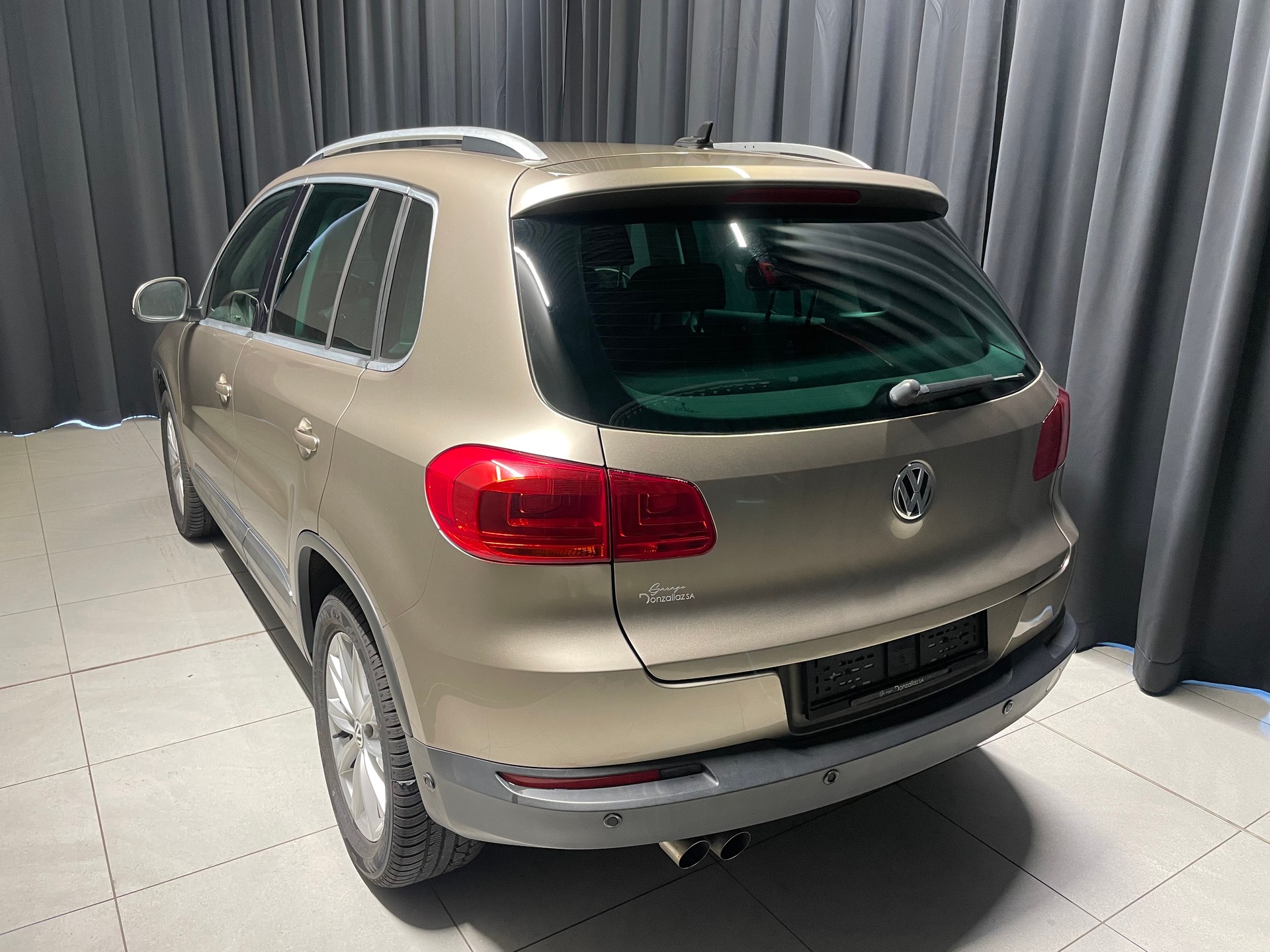 VW Tiguan 2.0 TDI BMT R-Line Design 4Motion DSG ( 63)-image-3