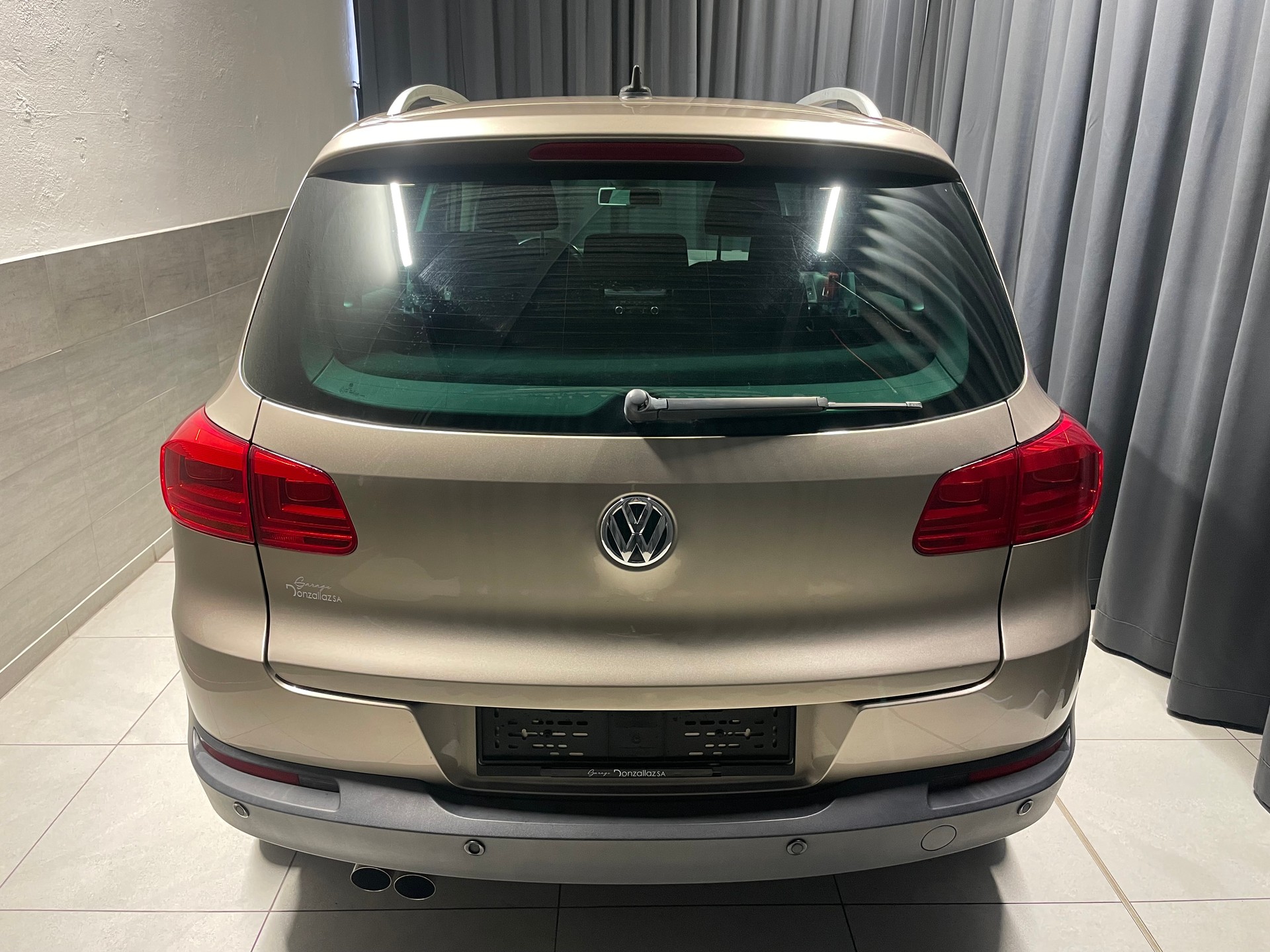VW Tiguan 2.0 TDI BMT R-Line Design 4Motion DSG ( 63)-image-4