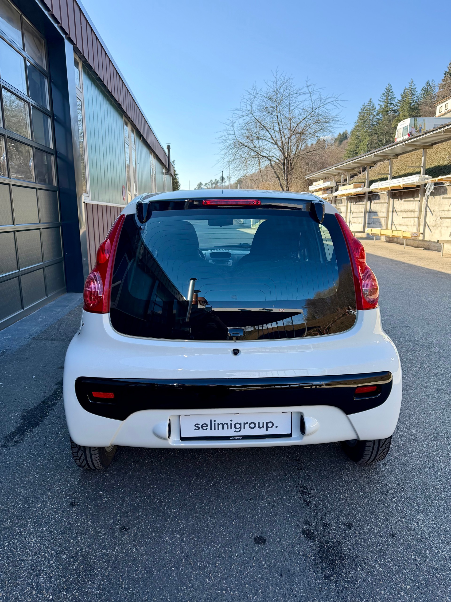 PEUGEOT 107 1.0 Swiss Edition-image-6