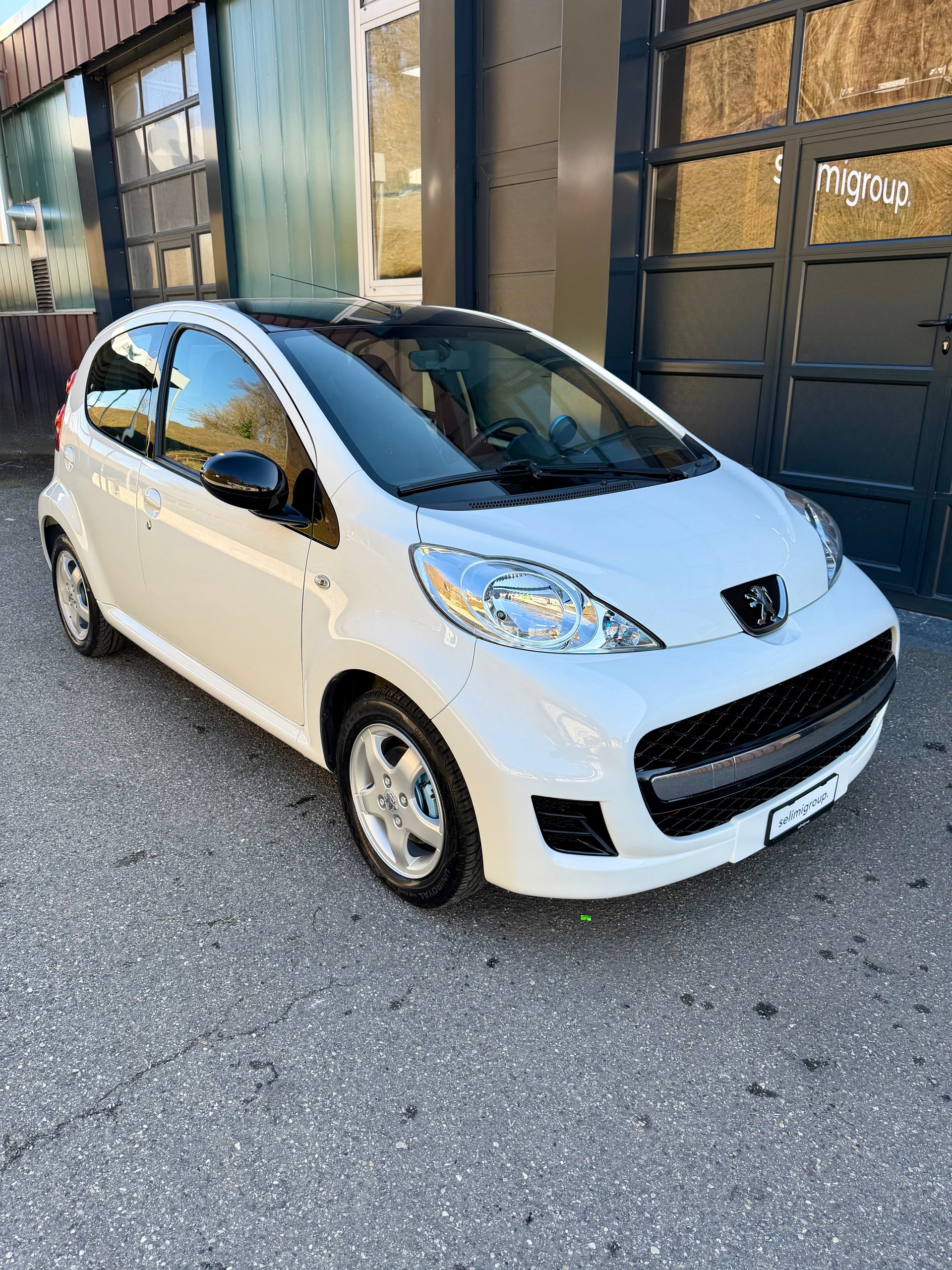 PEUGEOT 107 1.0 Swiss Edition-image-3