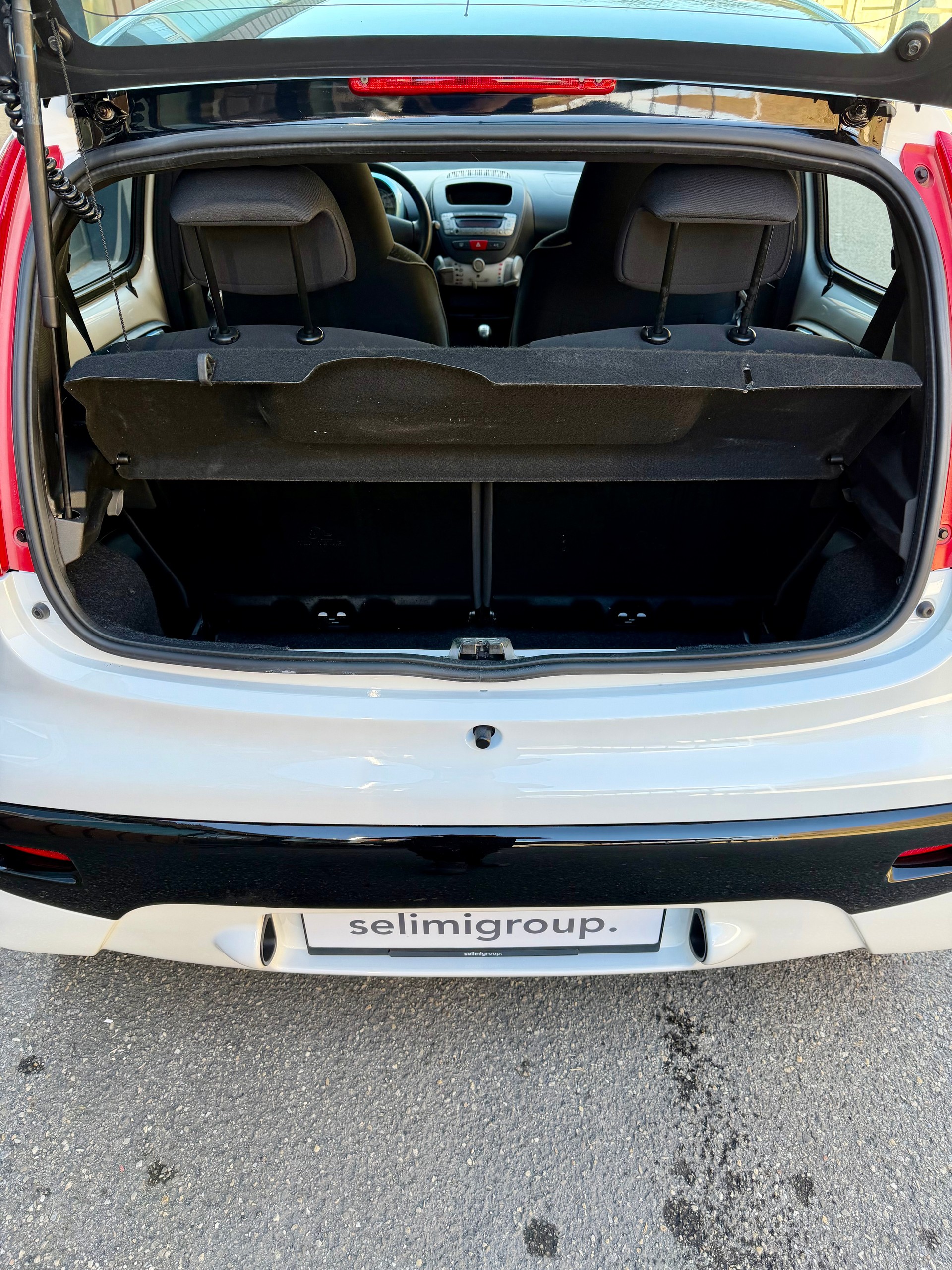 PEUGEOT 107 1.0 Swiss Edition-image-12