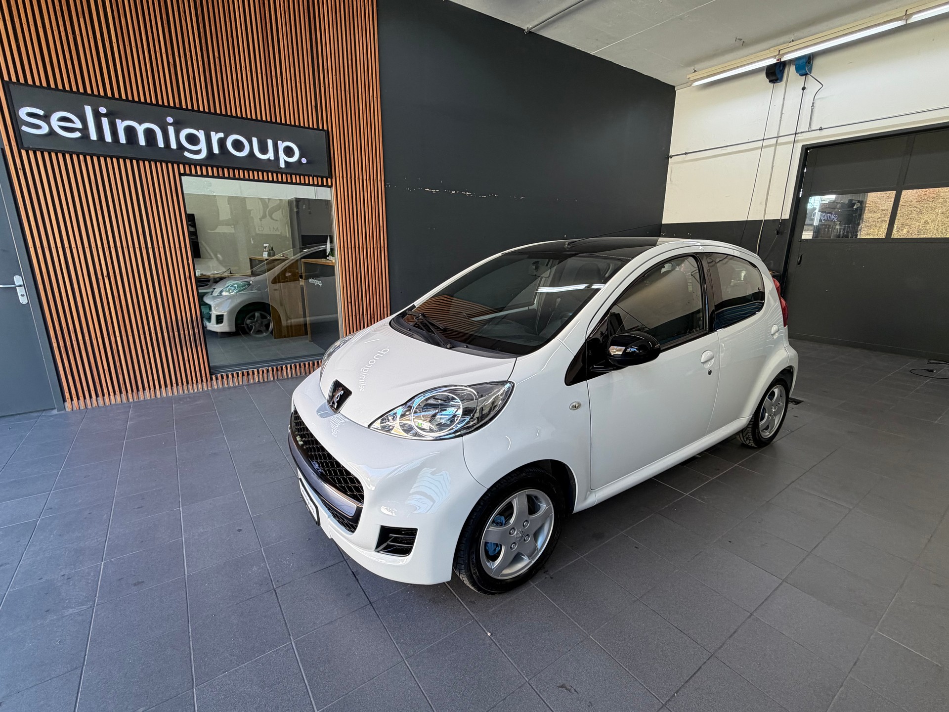 PEUGEOT 107 1.0 Swiss Edition-image-0
