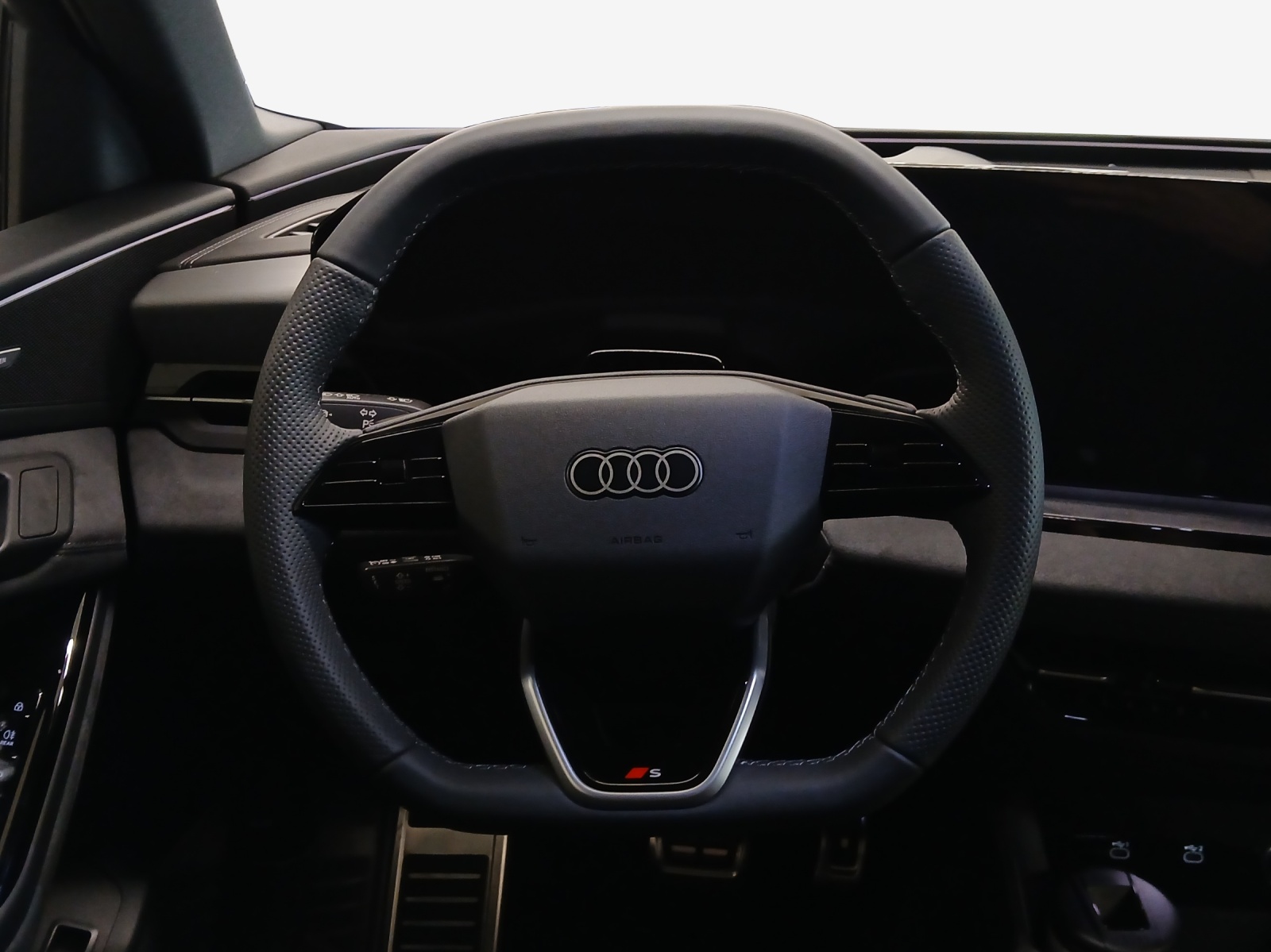 AUDI Q6 Sportback e-tron quattro-image-9