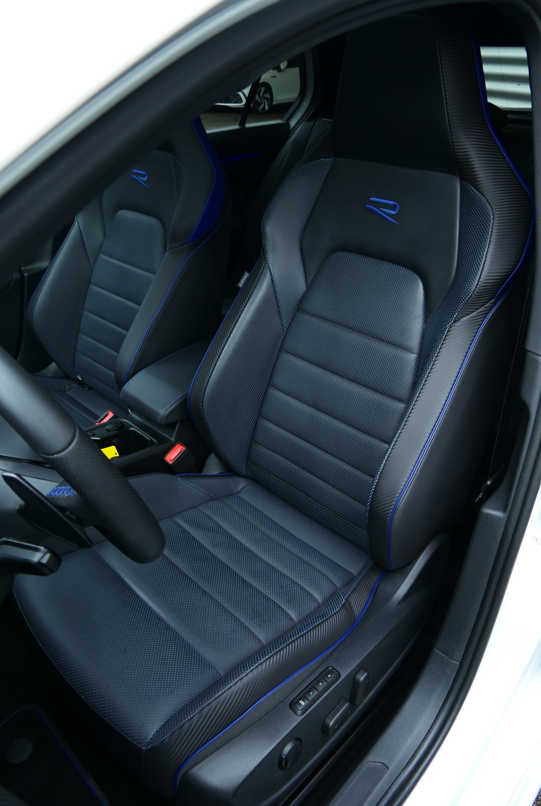 VW Golf 2.0 TSI R DSG 4Motion R Performance-image-4