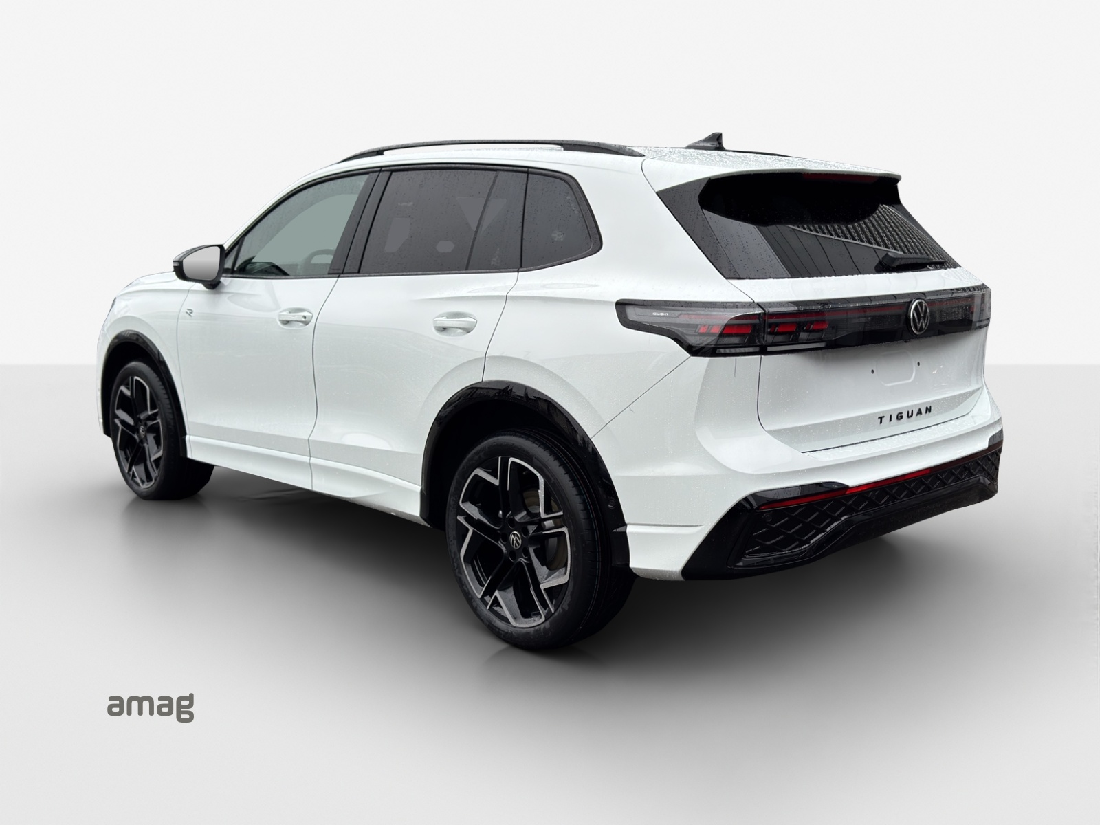 VW Tiguan 2.0 TSI DSG R-Line 4Motion-image-2