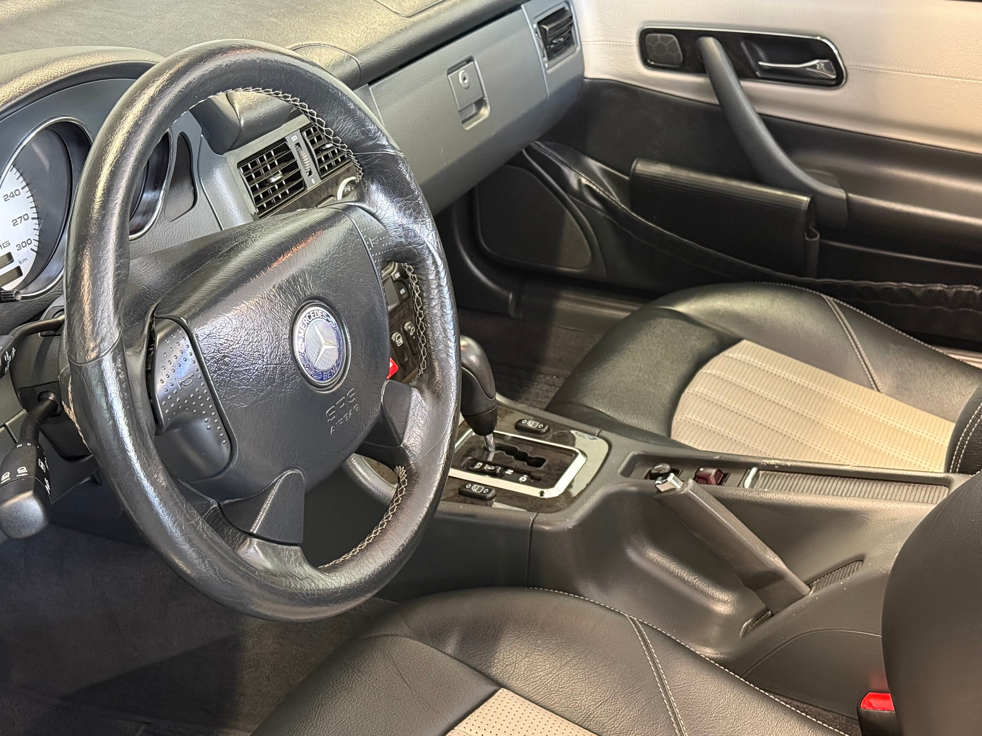 MERCEDES-BENZ SLK 32 AMG Automatic-image-7