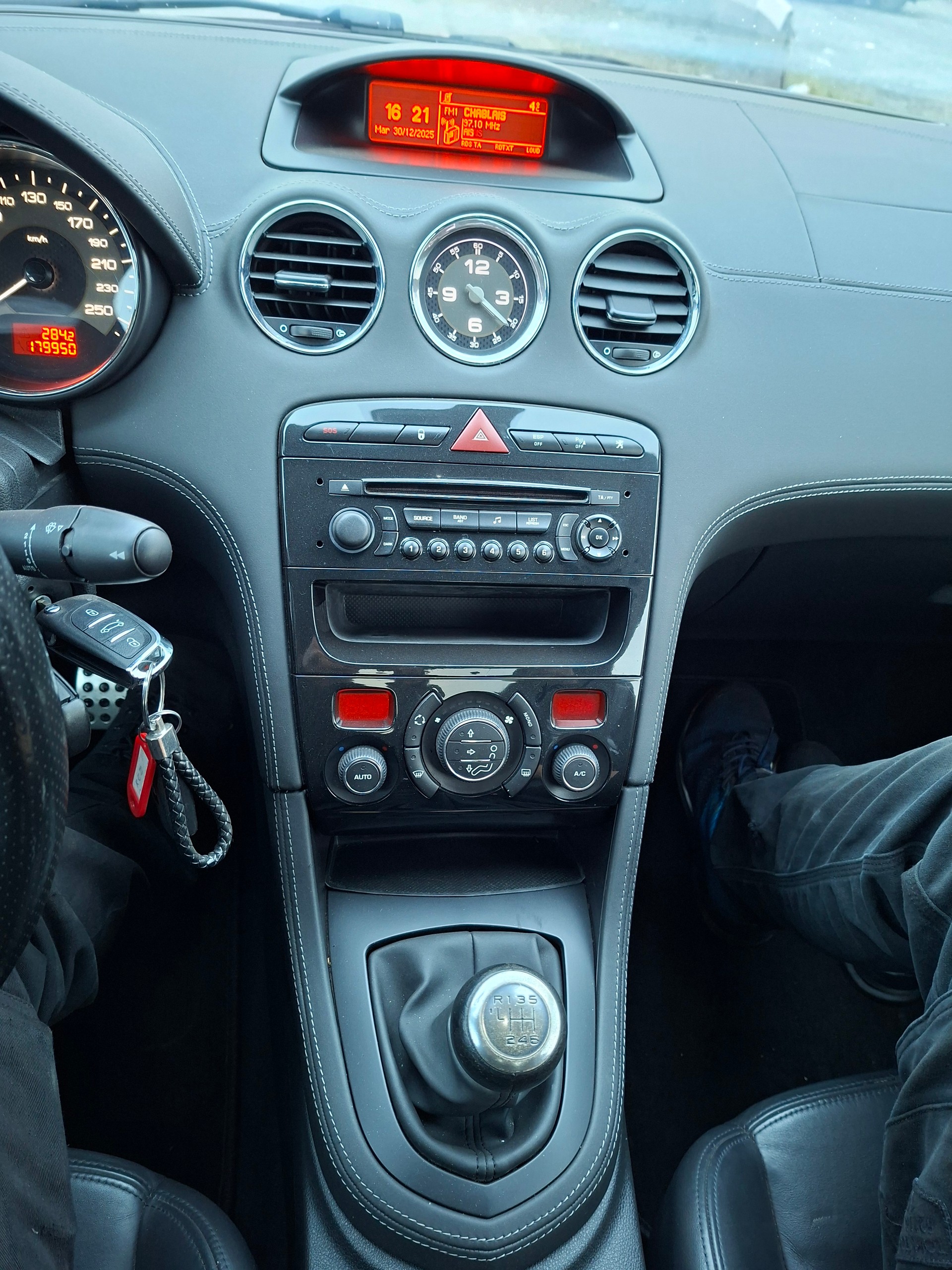 PEUGEOT RCZ 1.6 Turbo-image-14