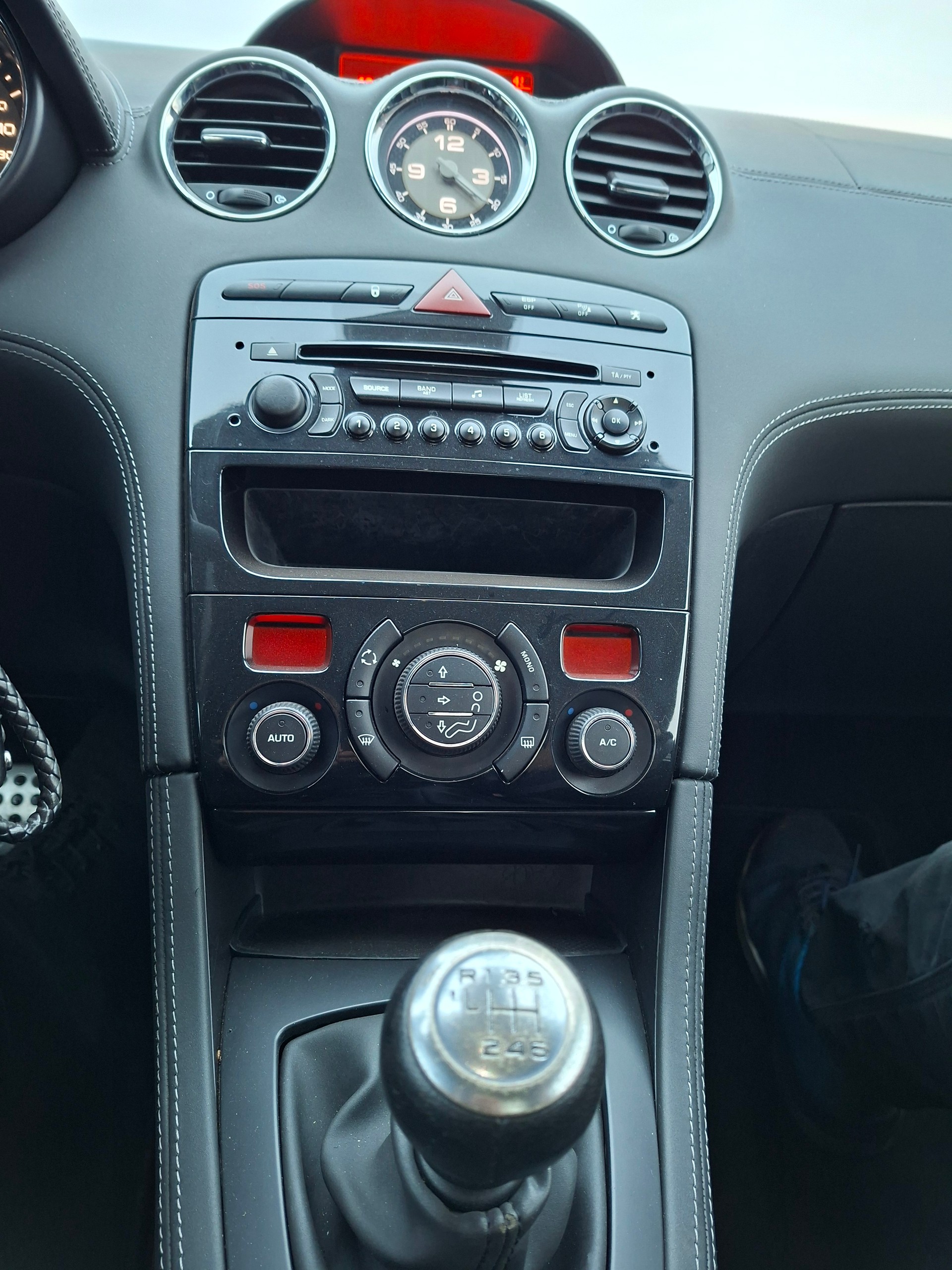PEUGEOT RCZ 1.6 Turbo-image-15