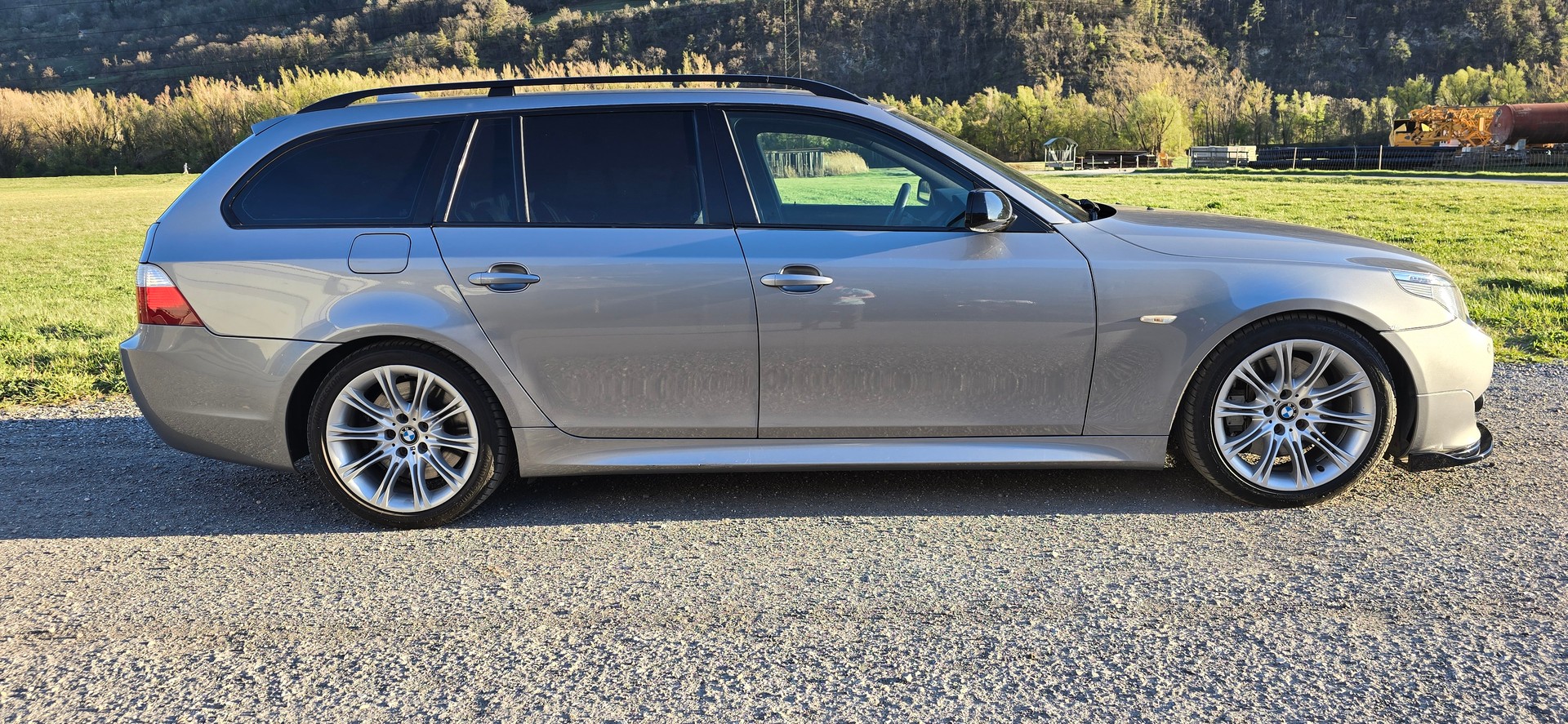 BMW 550i Touring-image-3