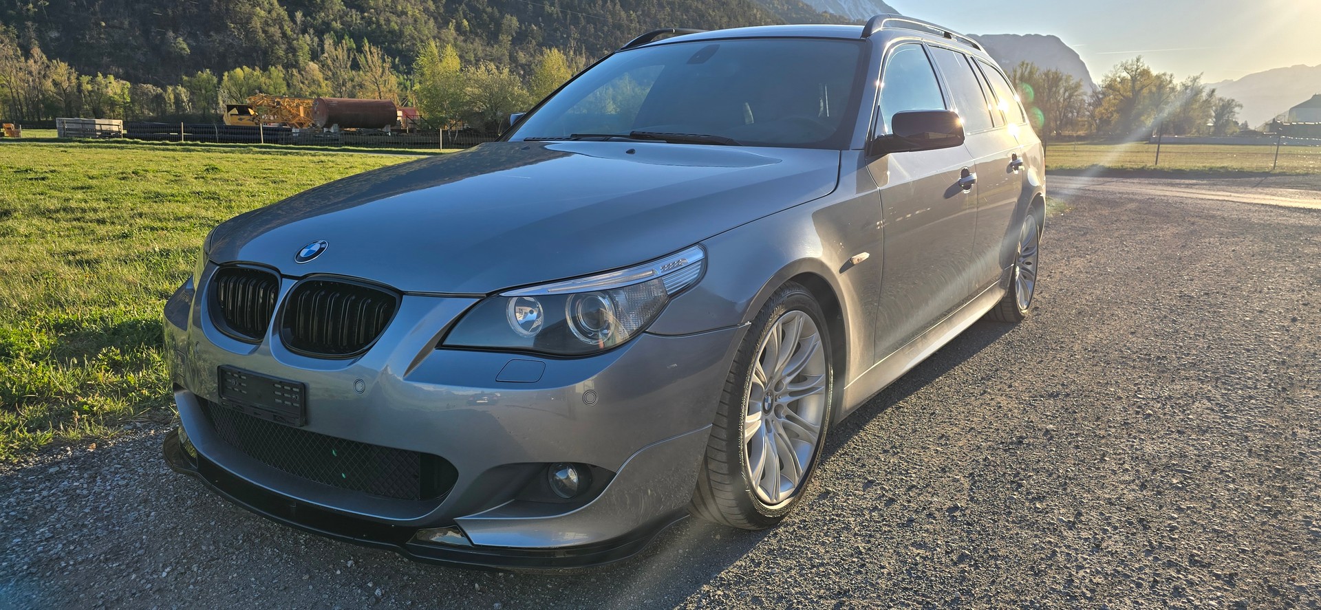 BMW 550i Touring-image-0