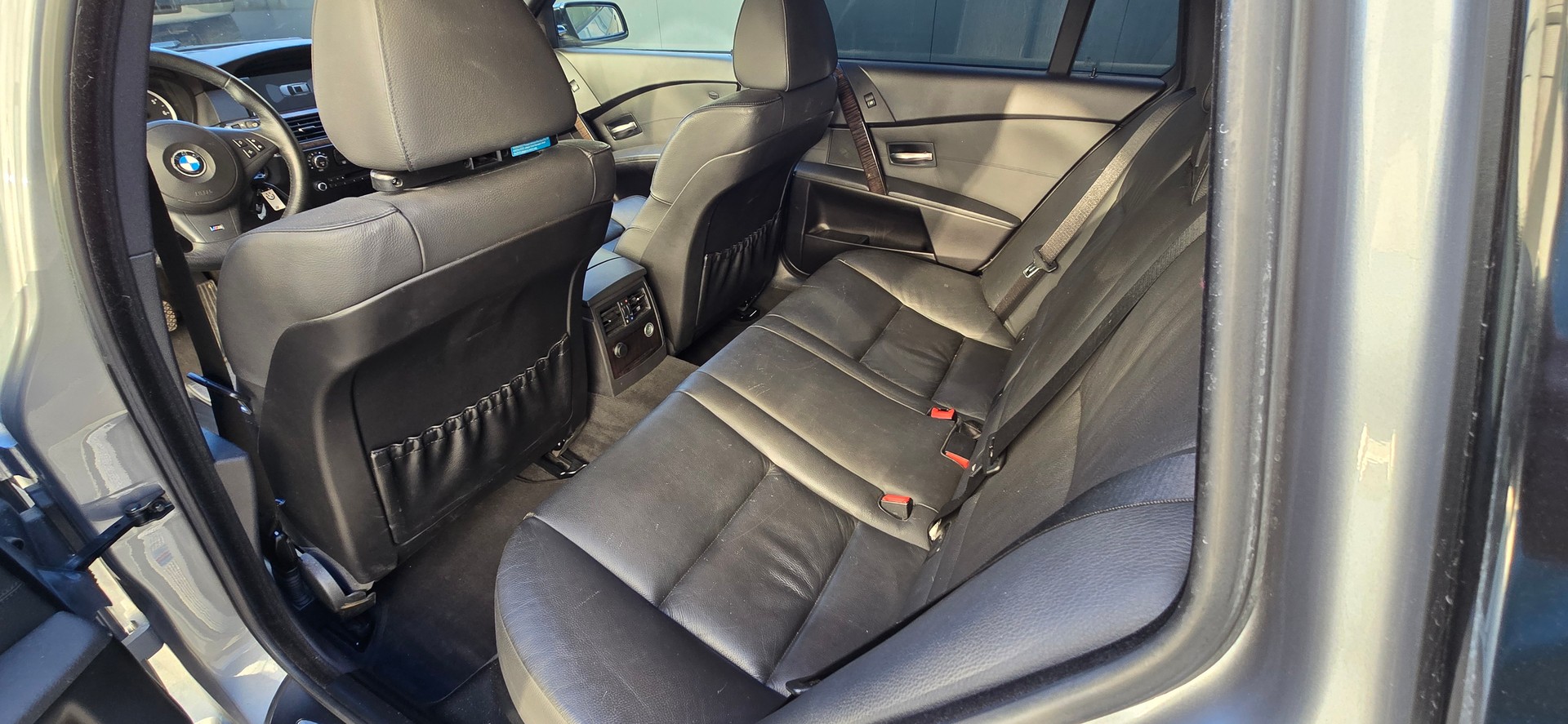 BMW 550i Touring-image-7