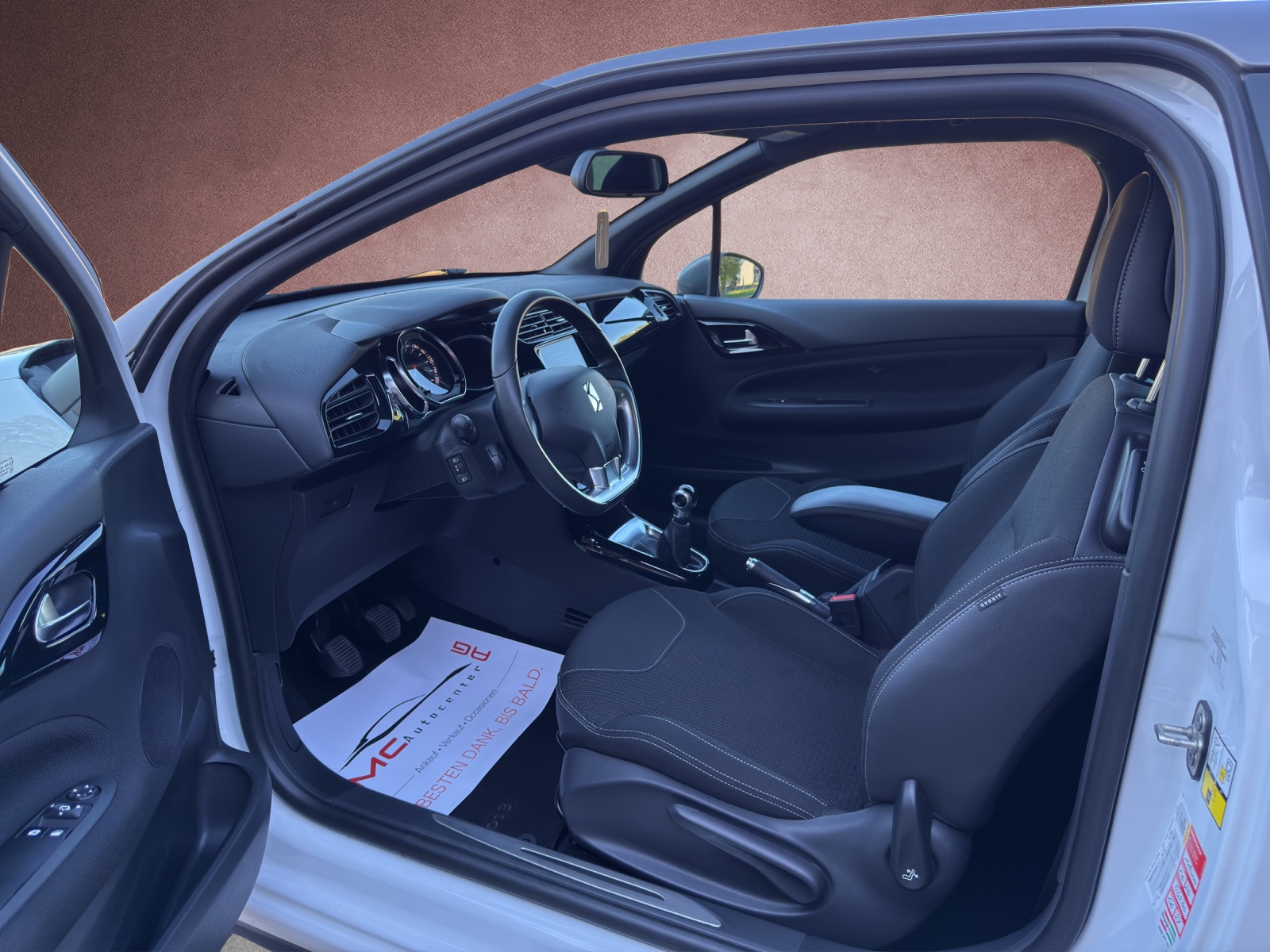 DS AUTOMOBILES DS3 1.2 VTi Eye Tech-image-5