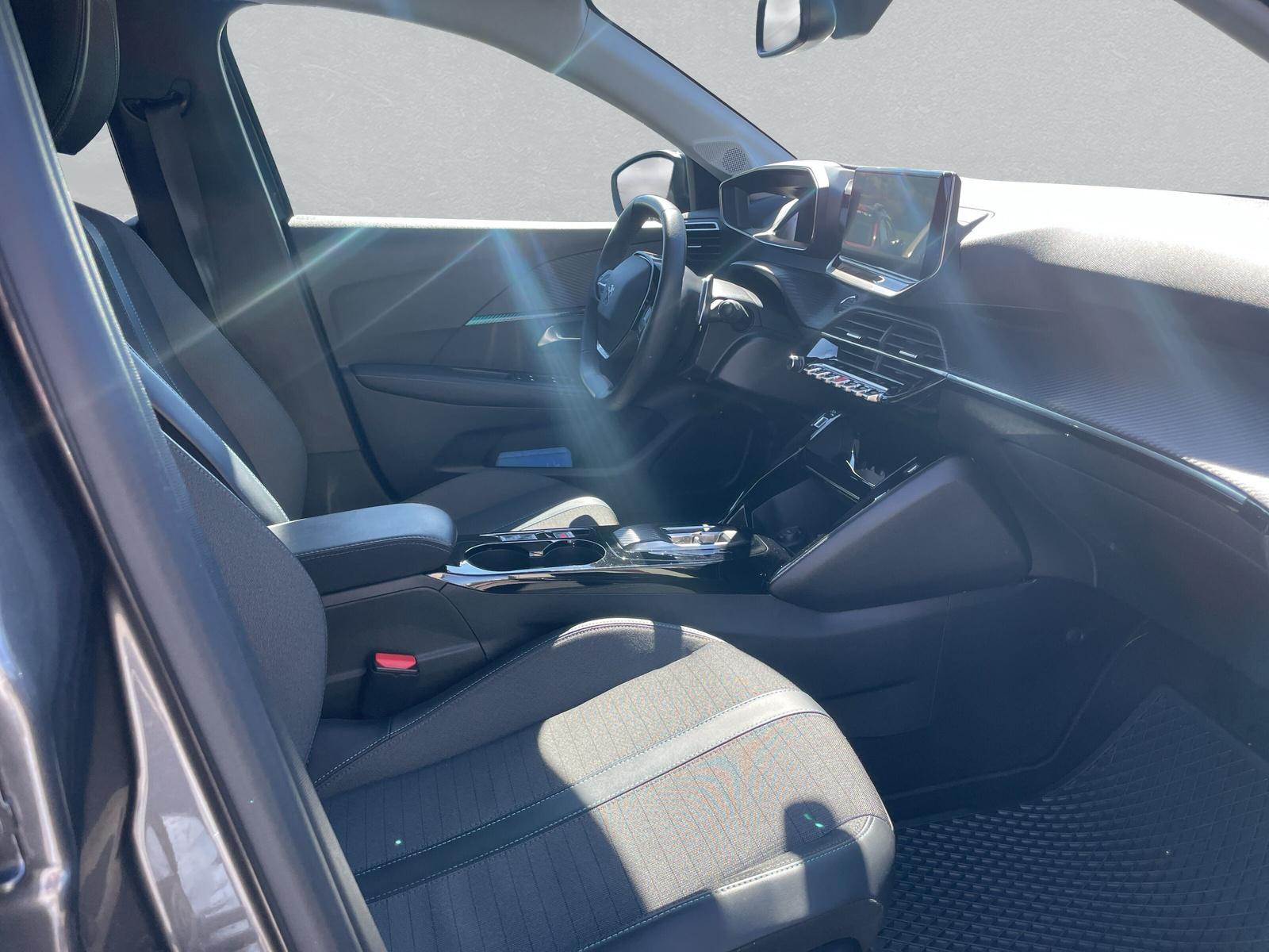 PEUGEOT 208 1.2 PureTech 100 Allure Pa-image-8