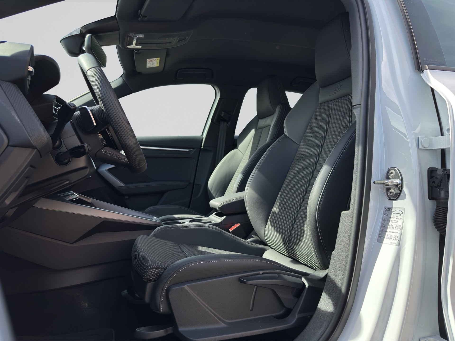 AUDI S3 Sportback TFSI quattro S-tronic-image-5