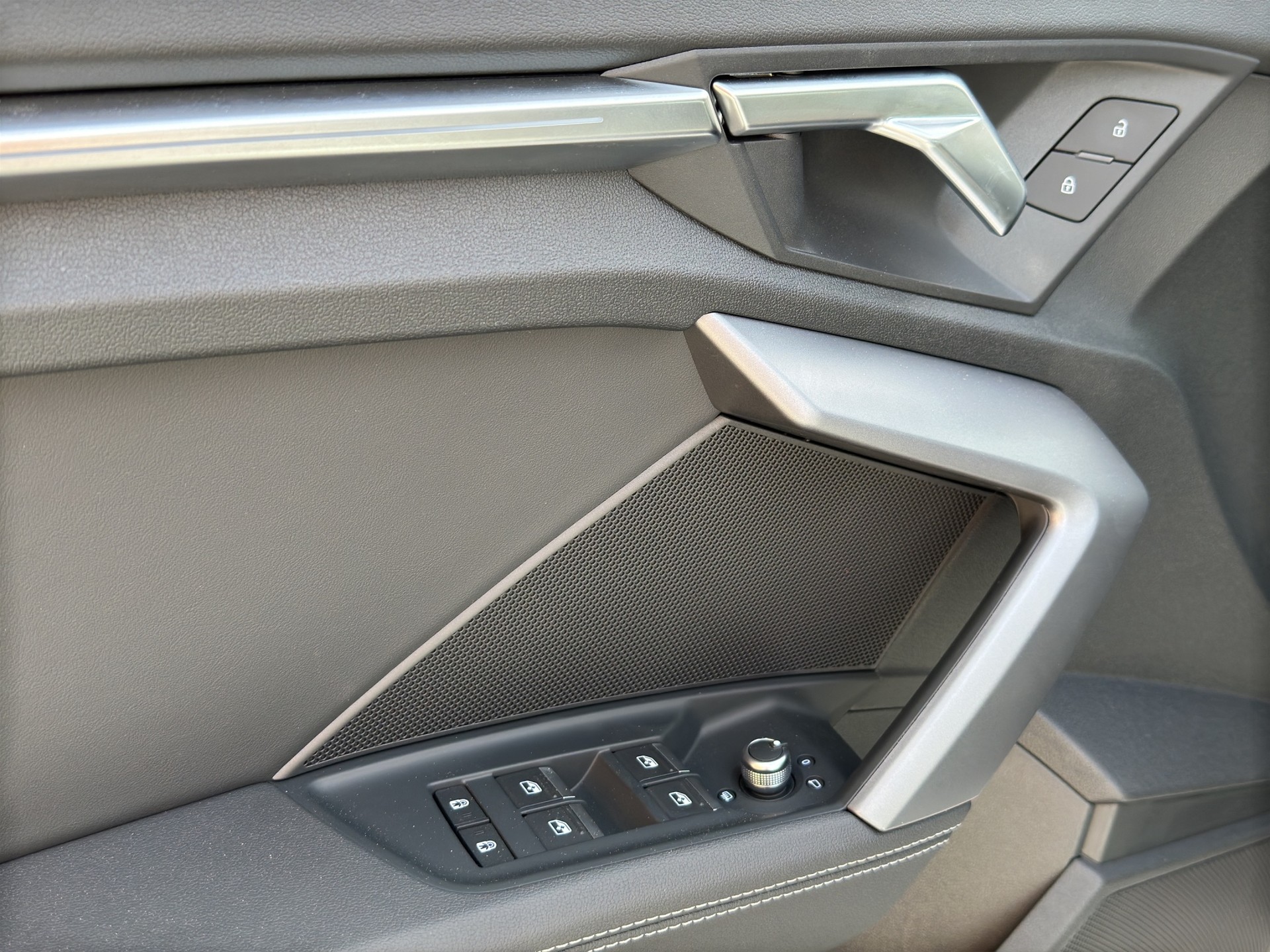 AUDI S3 Sportback TFSI quattro S-tronic-image-8