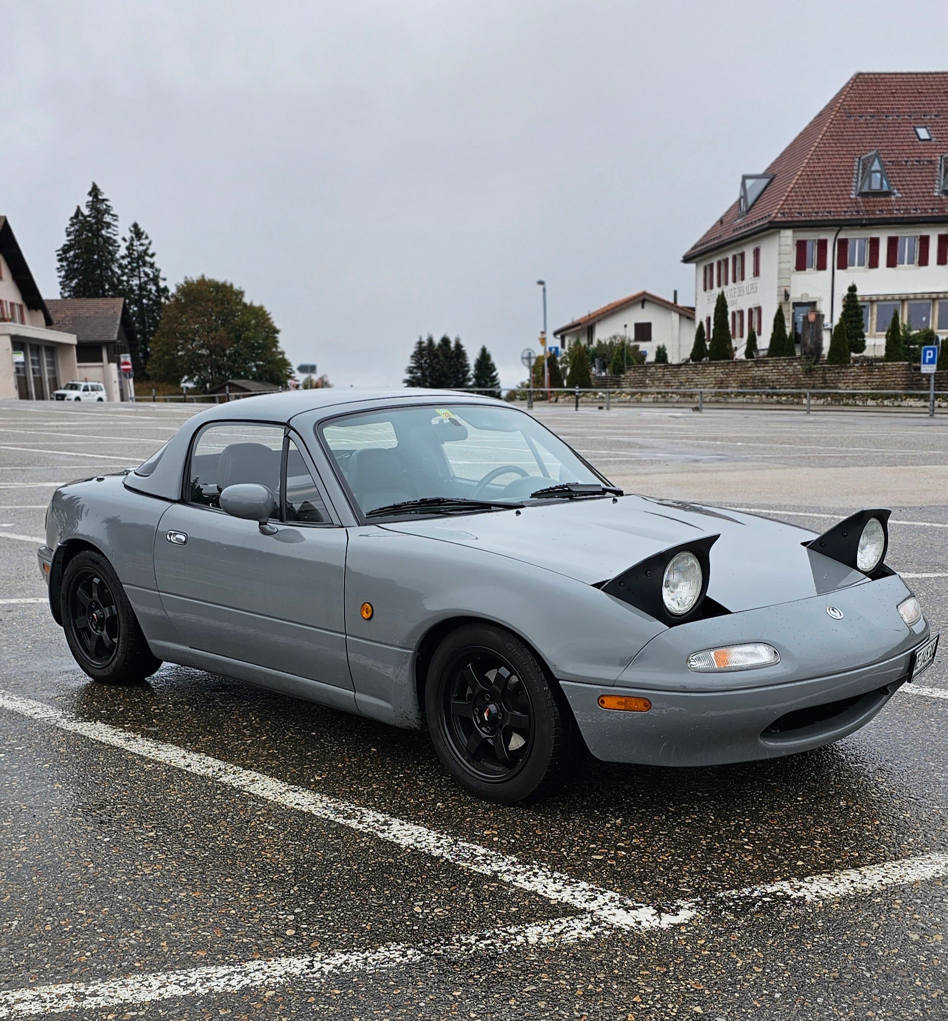 MAZDA MX-5 1.6i-16-image-2