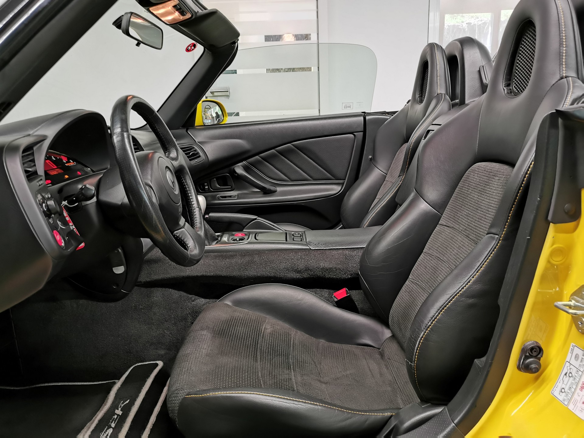 HONDA S2000 1-Hand-image-10