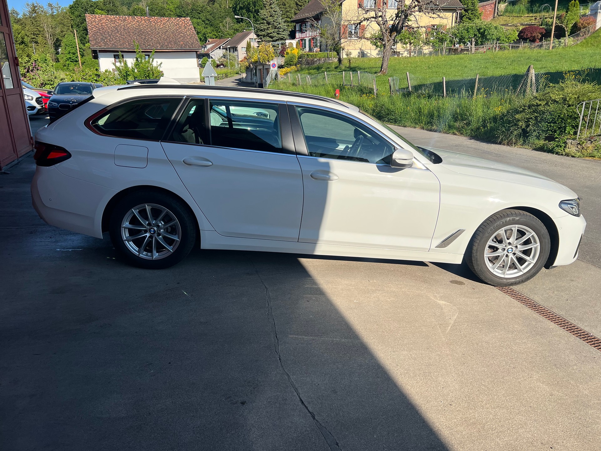 BMW 520d xDrive 48V Touring Steptronic / Facelift-image-7