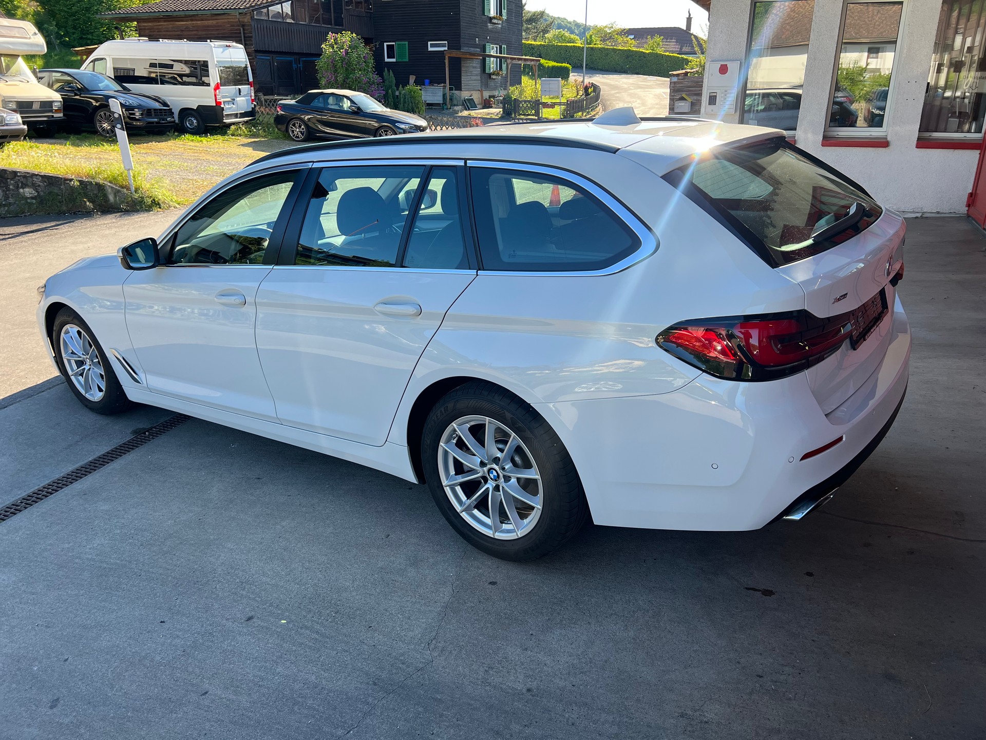 BMW 520d xDrive 48V Touring Steptronic / Facelift-image-4