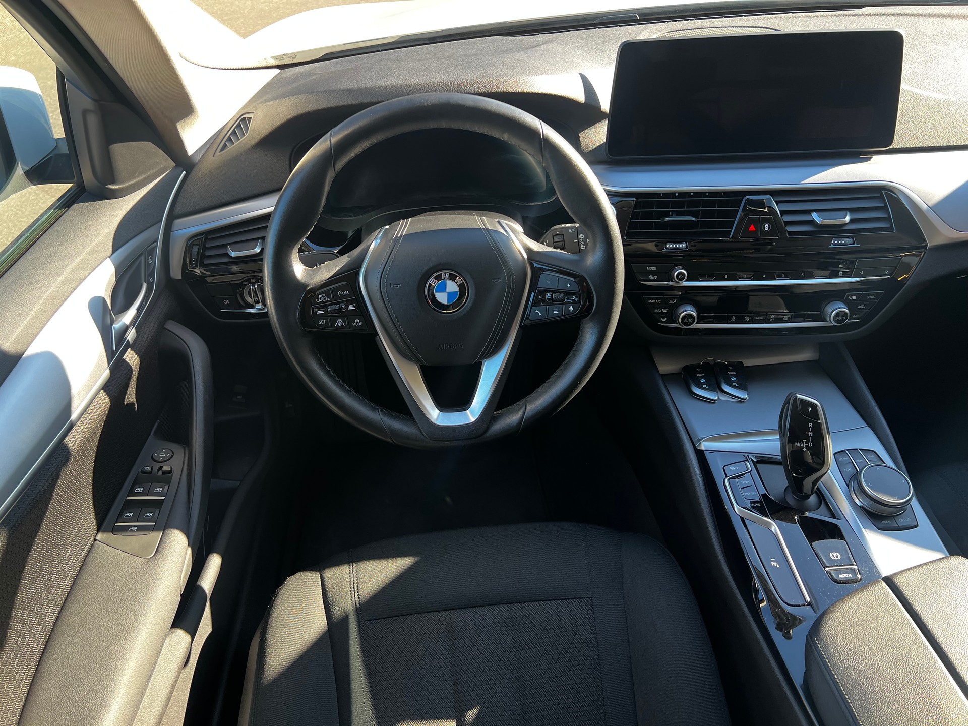 BMW 520d xDrive 48V Touring Steptronic / Facelift-image-14