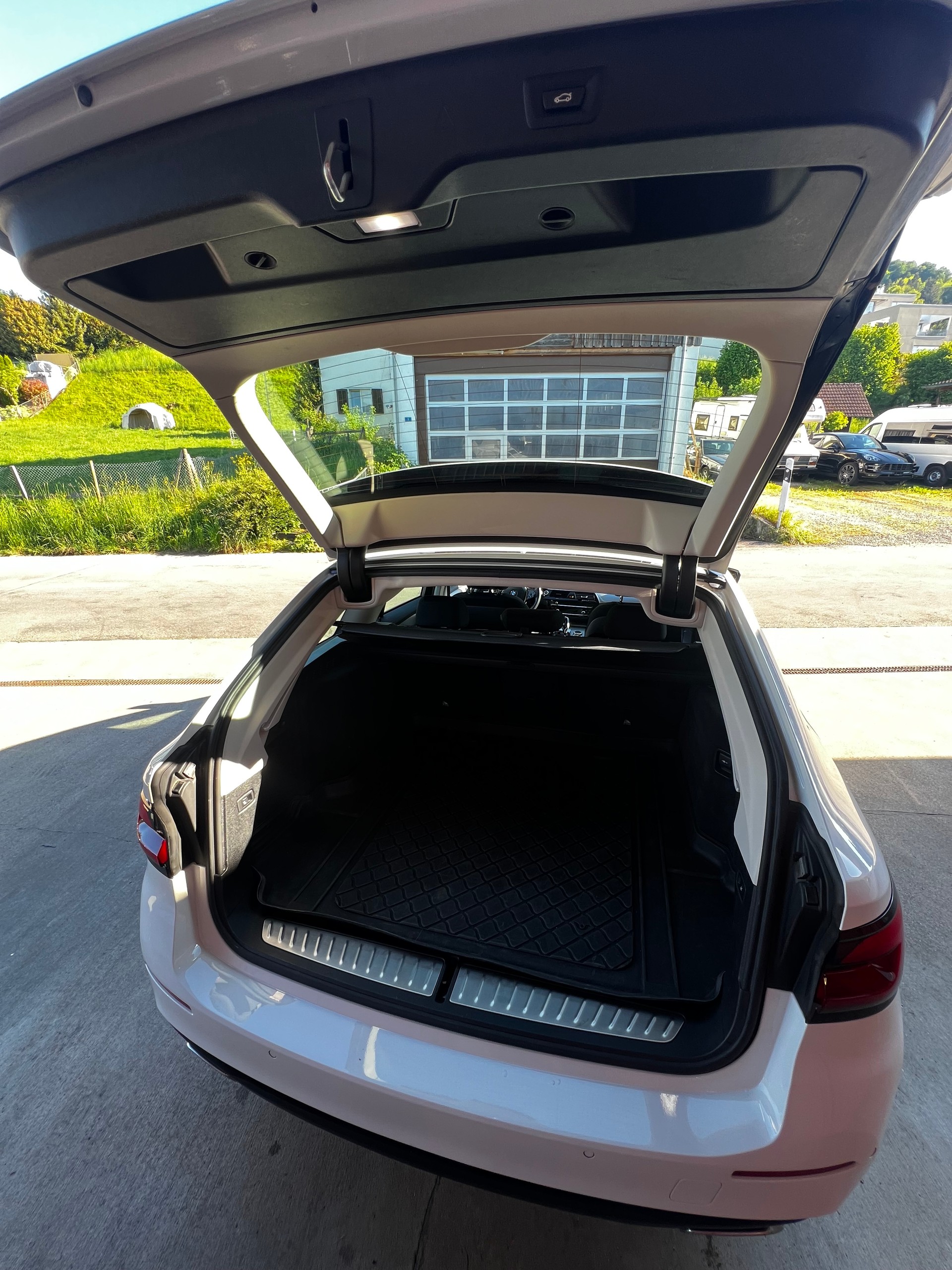 BMW 520d xDrive 48V Touring Steptronic / Facelift-image-11