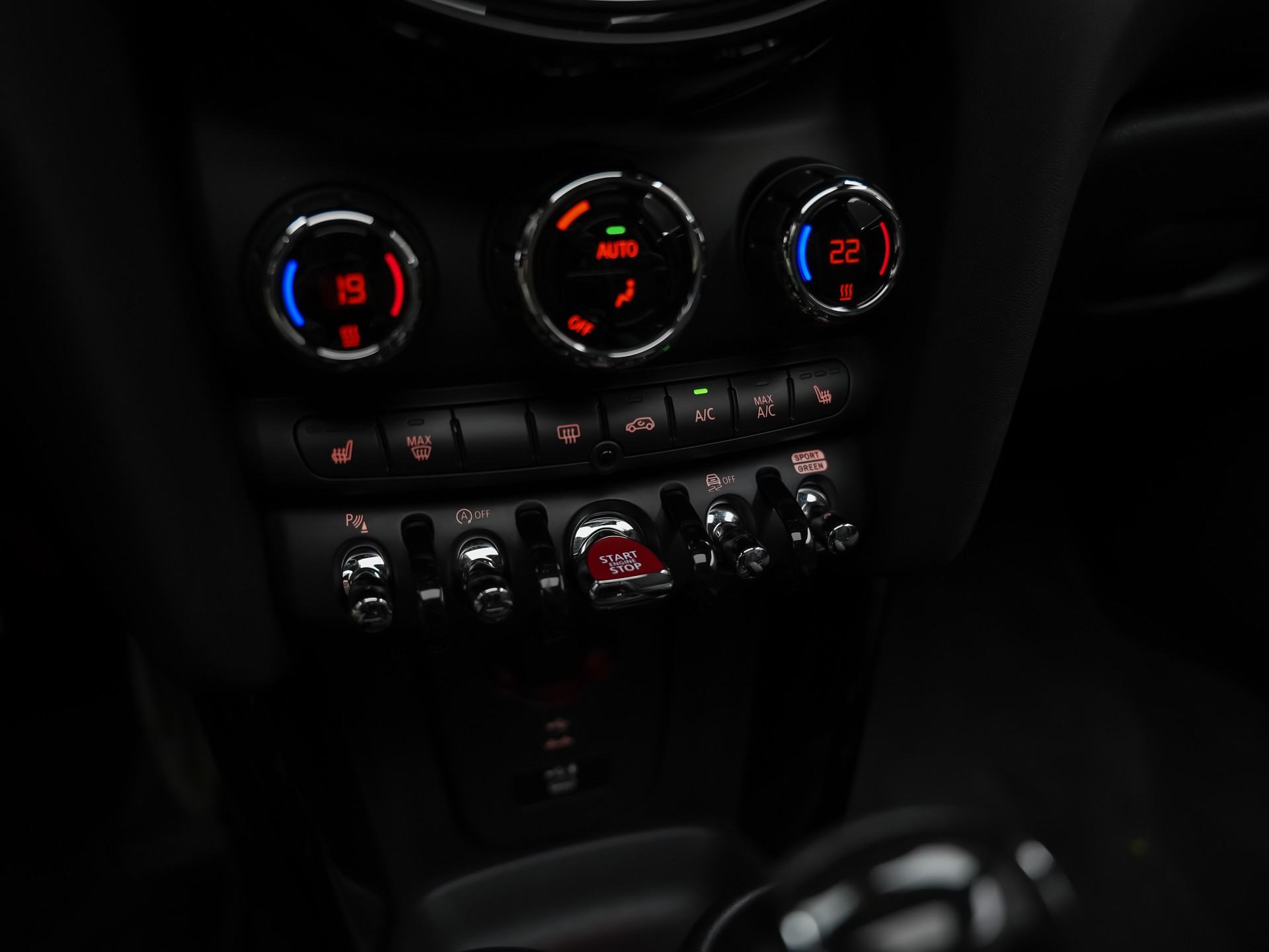 MINI Cooper S Steptronic DKG Rockingham GT 1/135 *John Cooper Works Trim*Panorama*Head-Up*-image-24