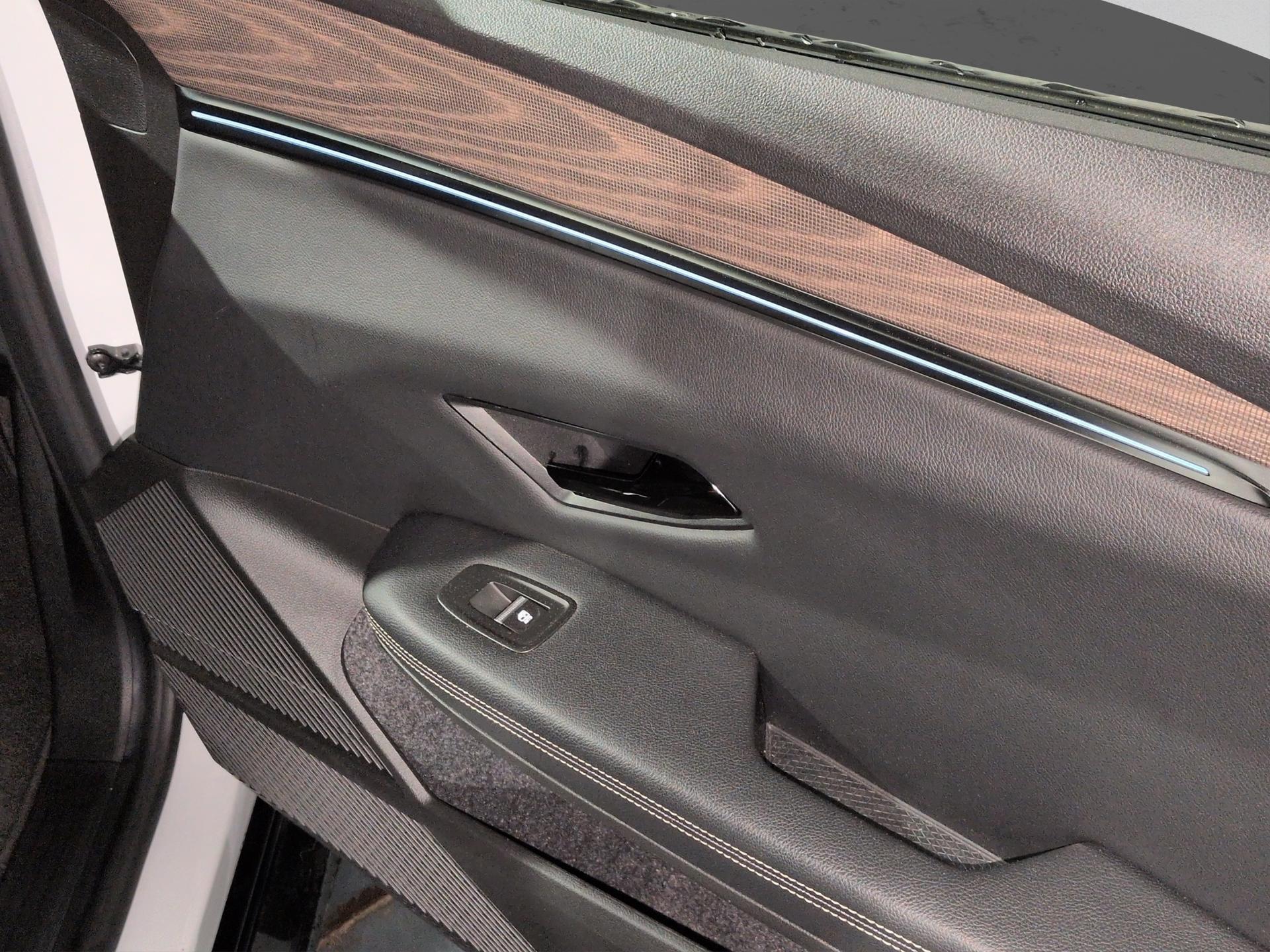 RENAULT Mégane E-TECH EV60 Iconic-image-23