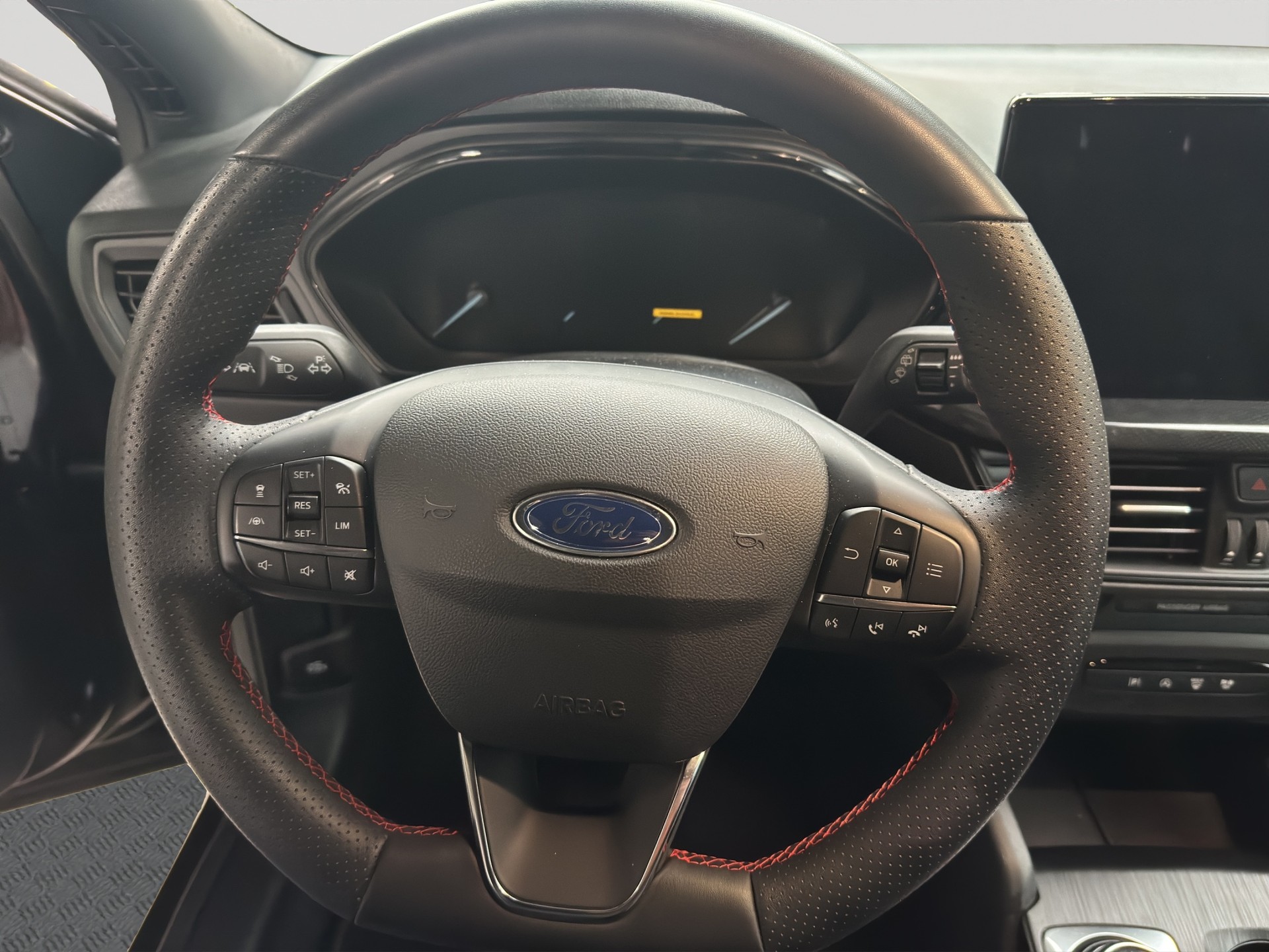 FORD Focus 1.5 TDCi EcoBlue ST-Line Automatic-image-8