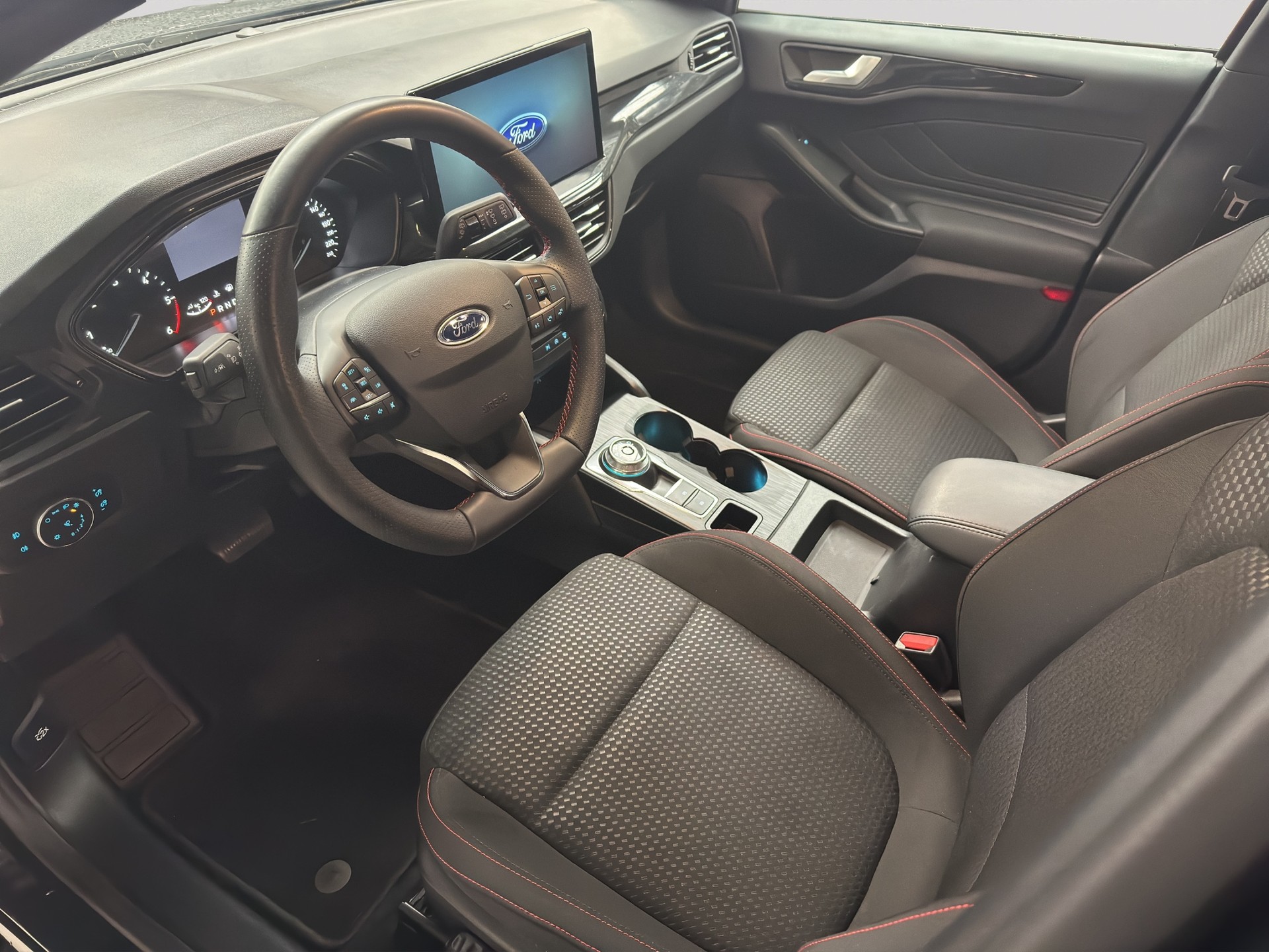 FORD Focus 1.5 TDCi EcoBlue ST-Line Automatic-image-5