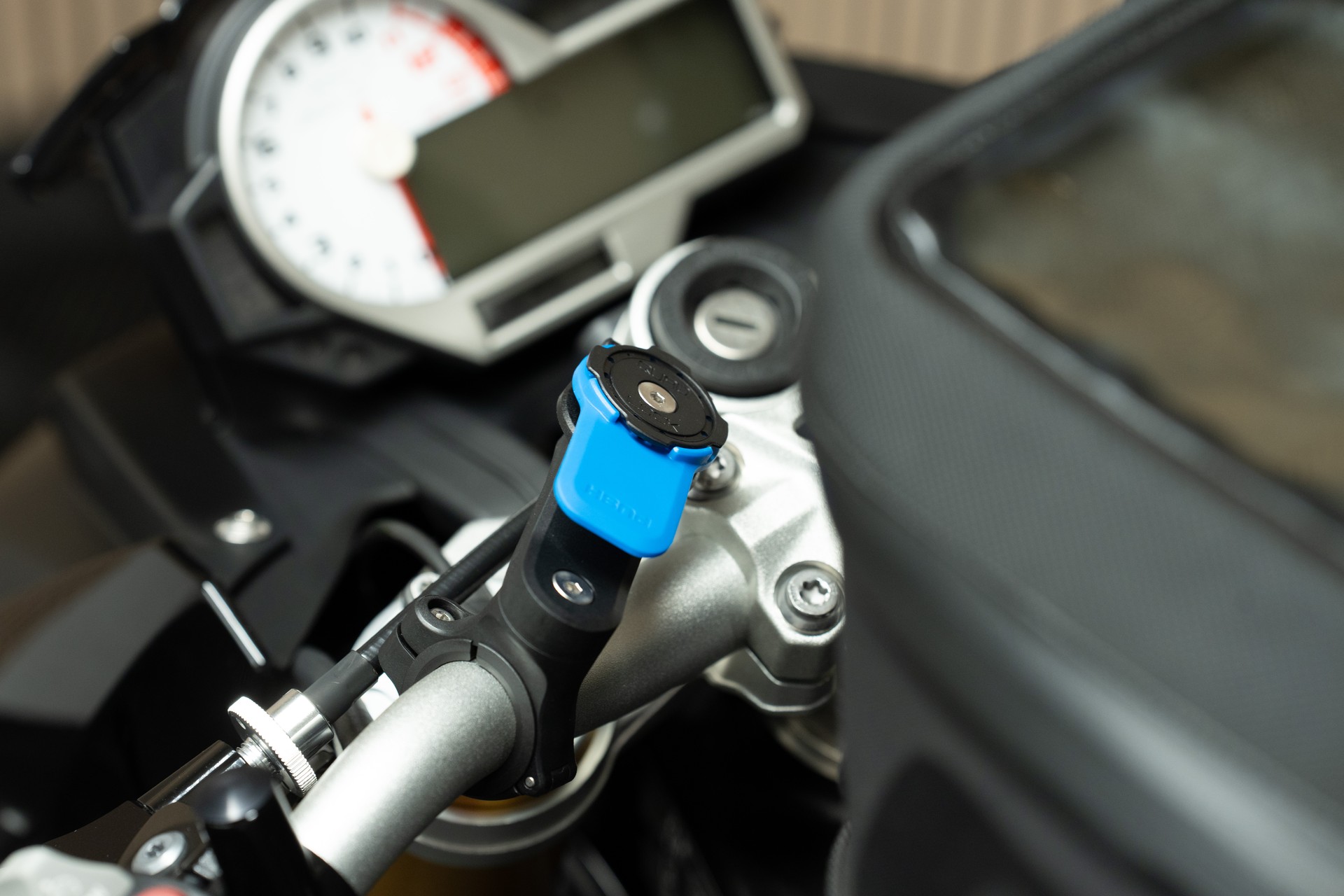 BMW S 1000 R-showroom-element-3