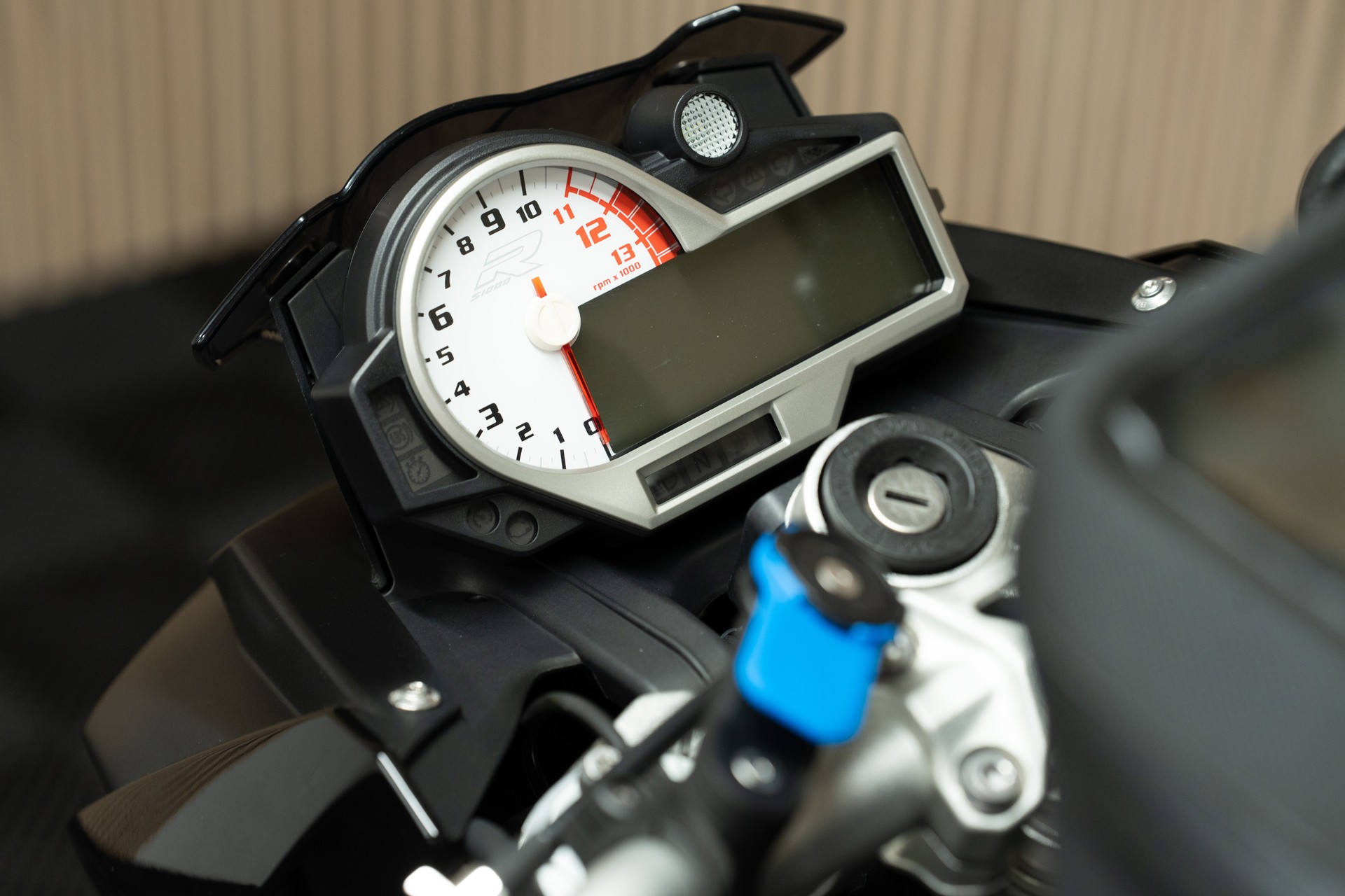 BMW S 1000 R-showroom-element-2