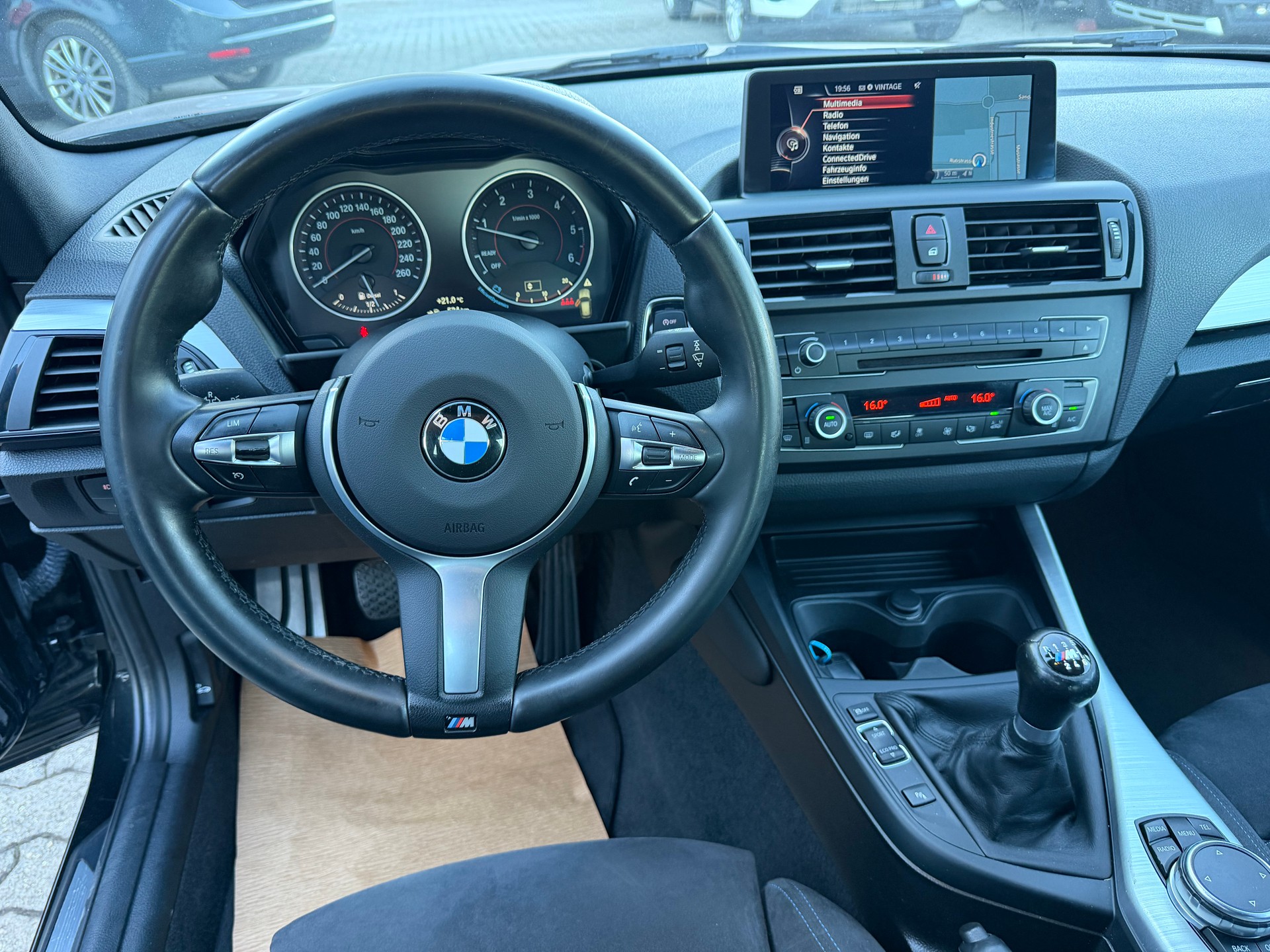 BMW 118d xDrive Sport Line-image-8