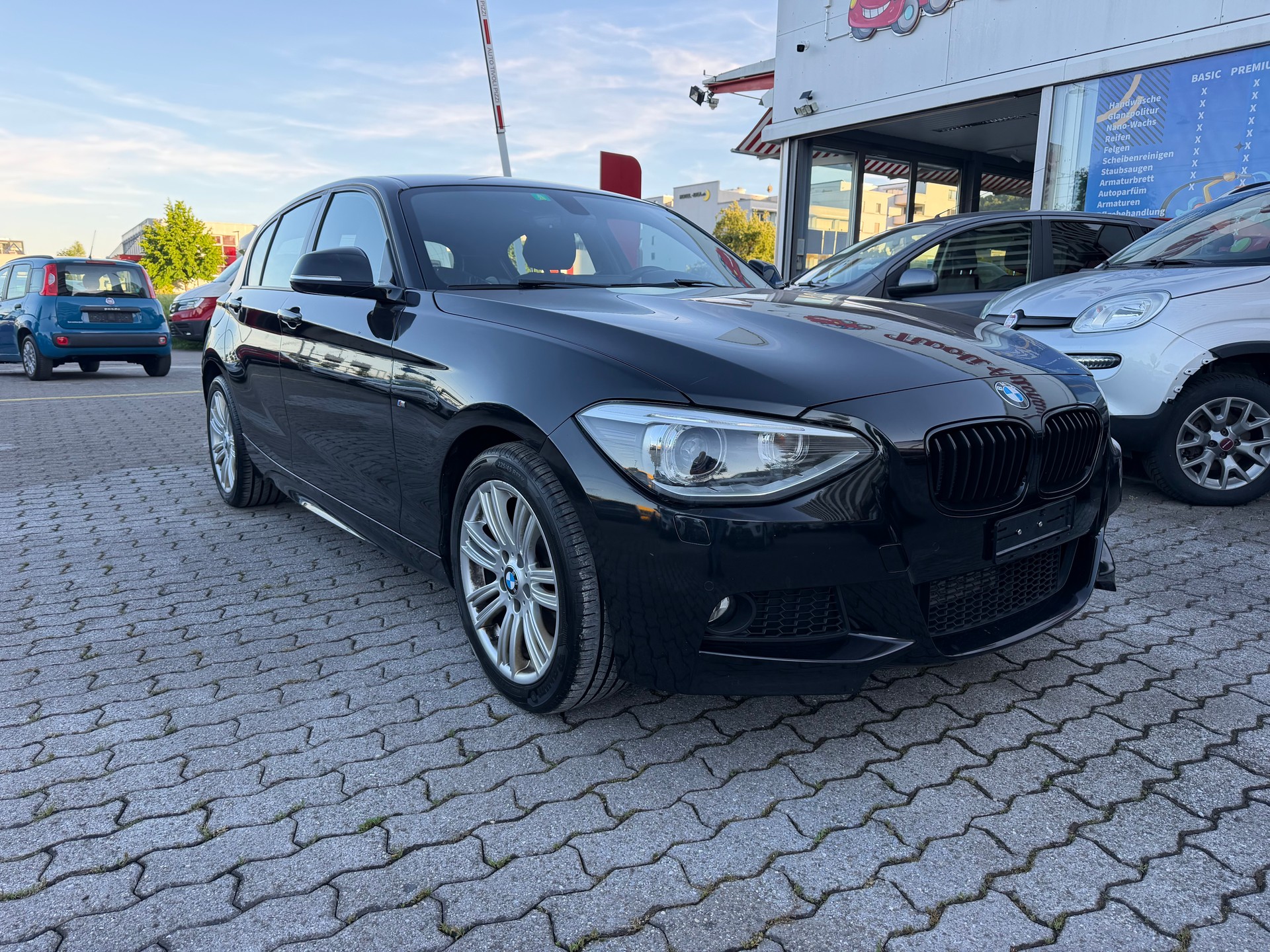 BMW 118d xDrive Sport Line-showroom-element-1