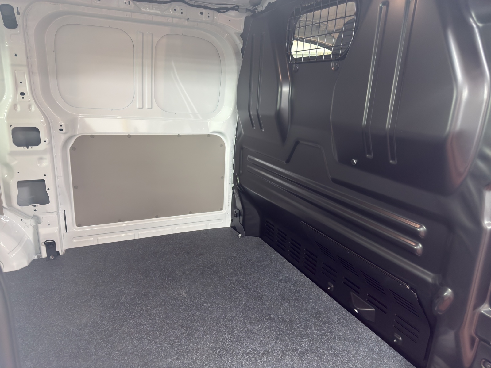 VW Transporter 2.0 TDI-image-9