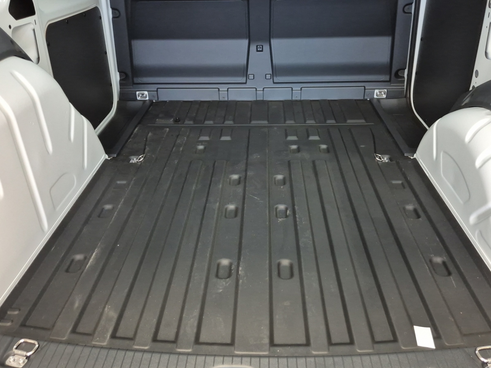 VW Caddy Cargo 2.0TDI 4Motion-image-13