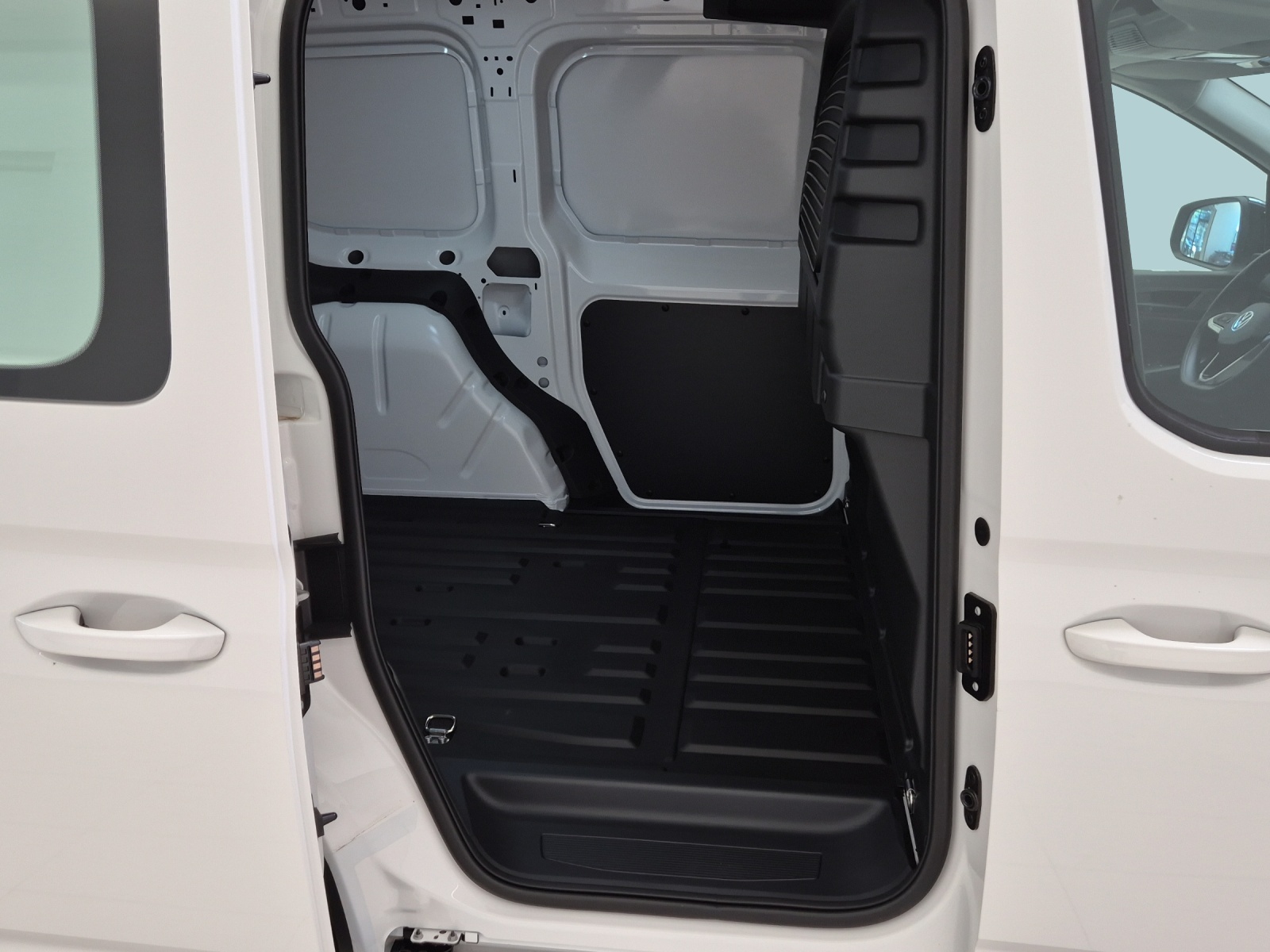 VW Caddy Cargo 2.0TDI 4Motion-image-11