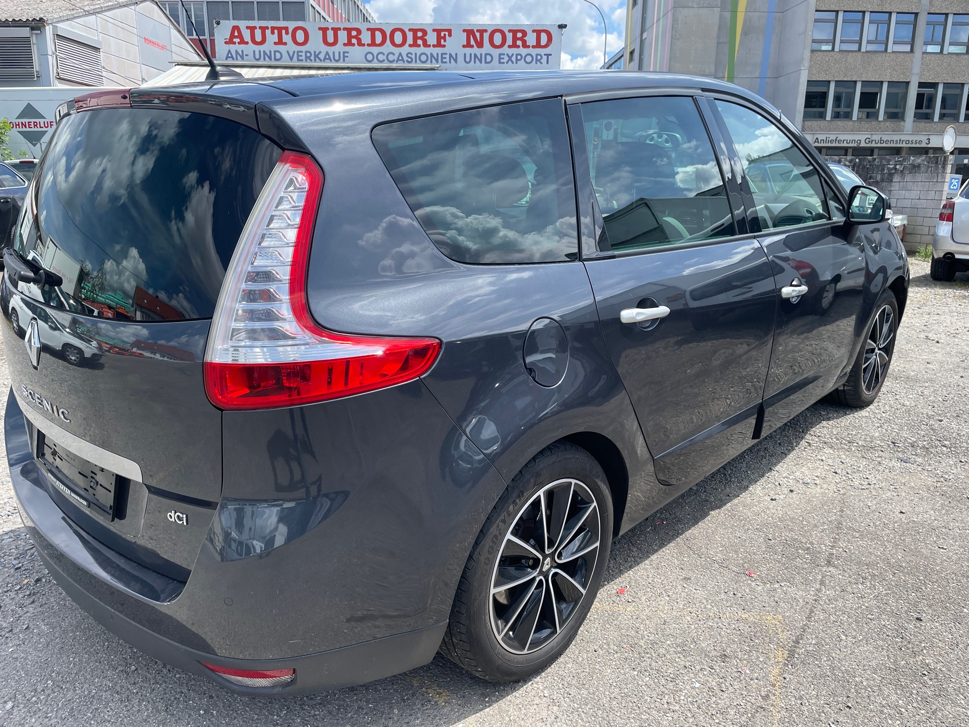 RENAULT Grand Scénic 2.0 dCi Bose Automatic-image-5