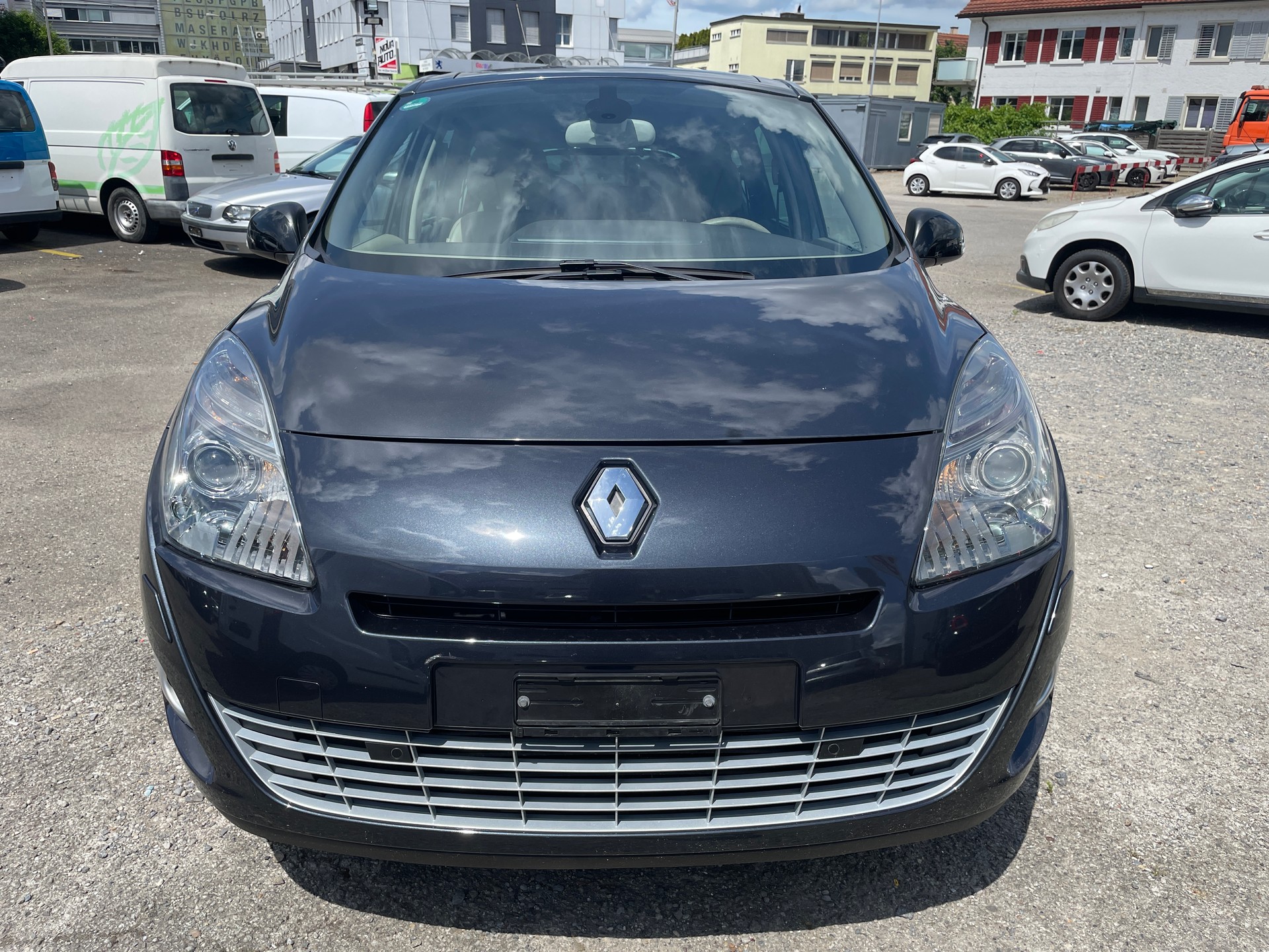 RENAULT Grand Scénic 2.0 dCi Bose Automatic-image-1