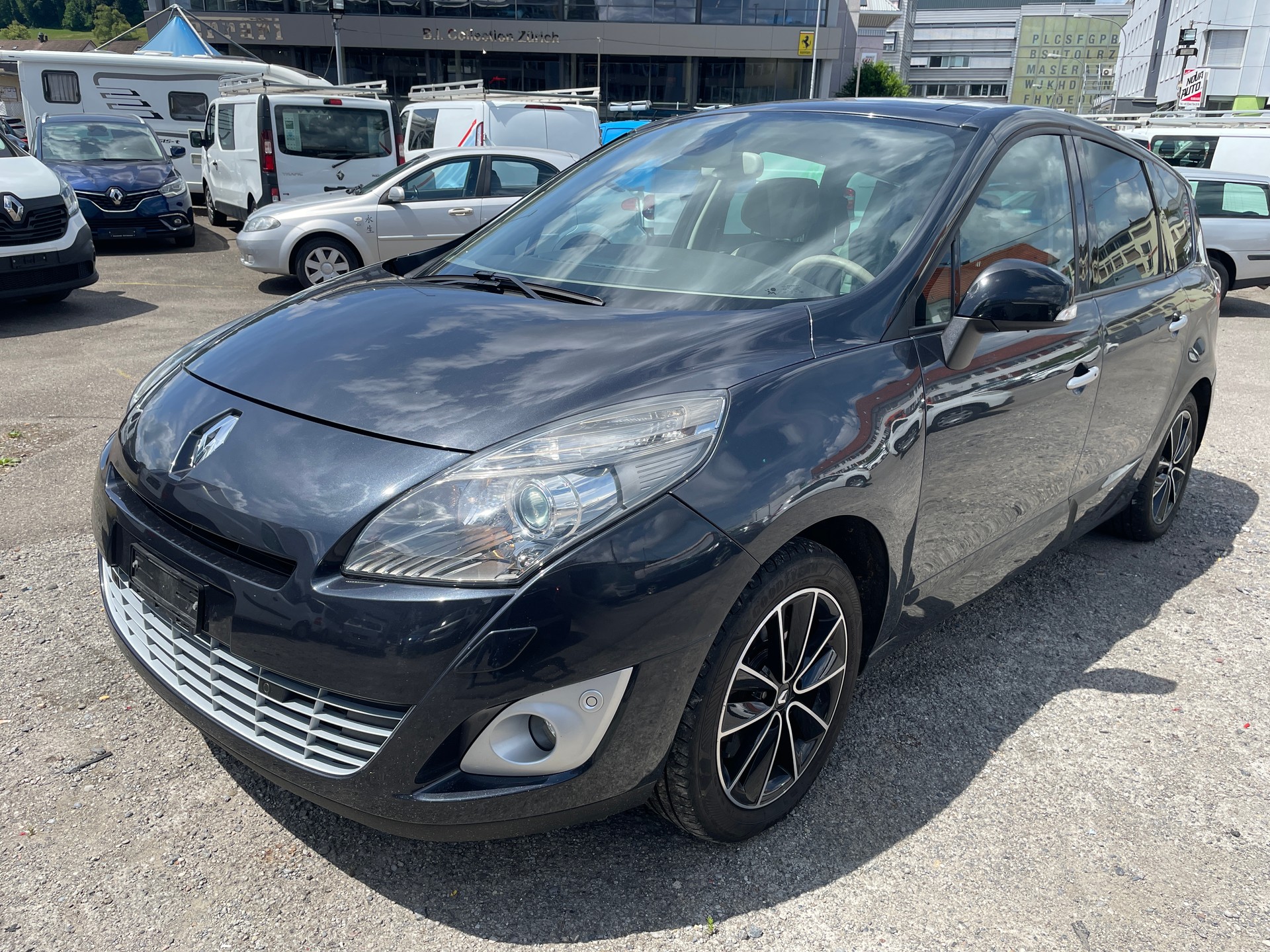 RENAULT Grand Scénic 2.0 dCi Bose Automatic-image-2
