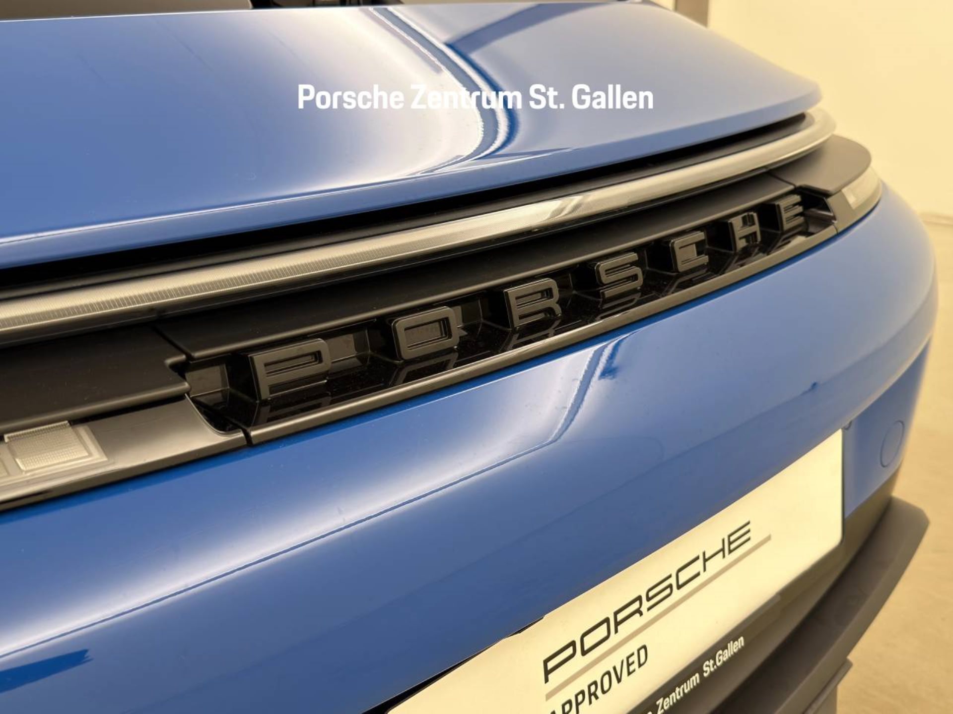 PORSCHE 911 Carrera GTS-image-11