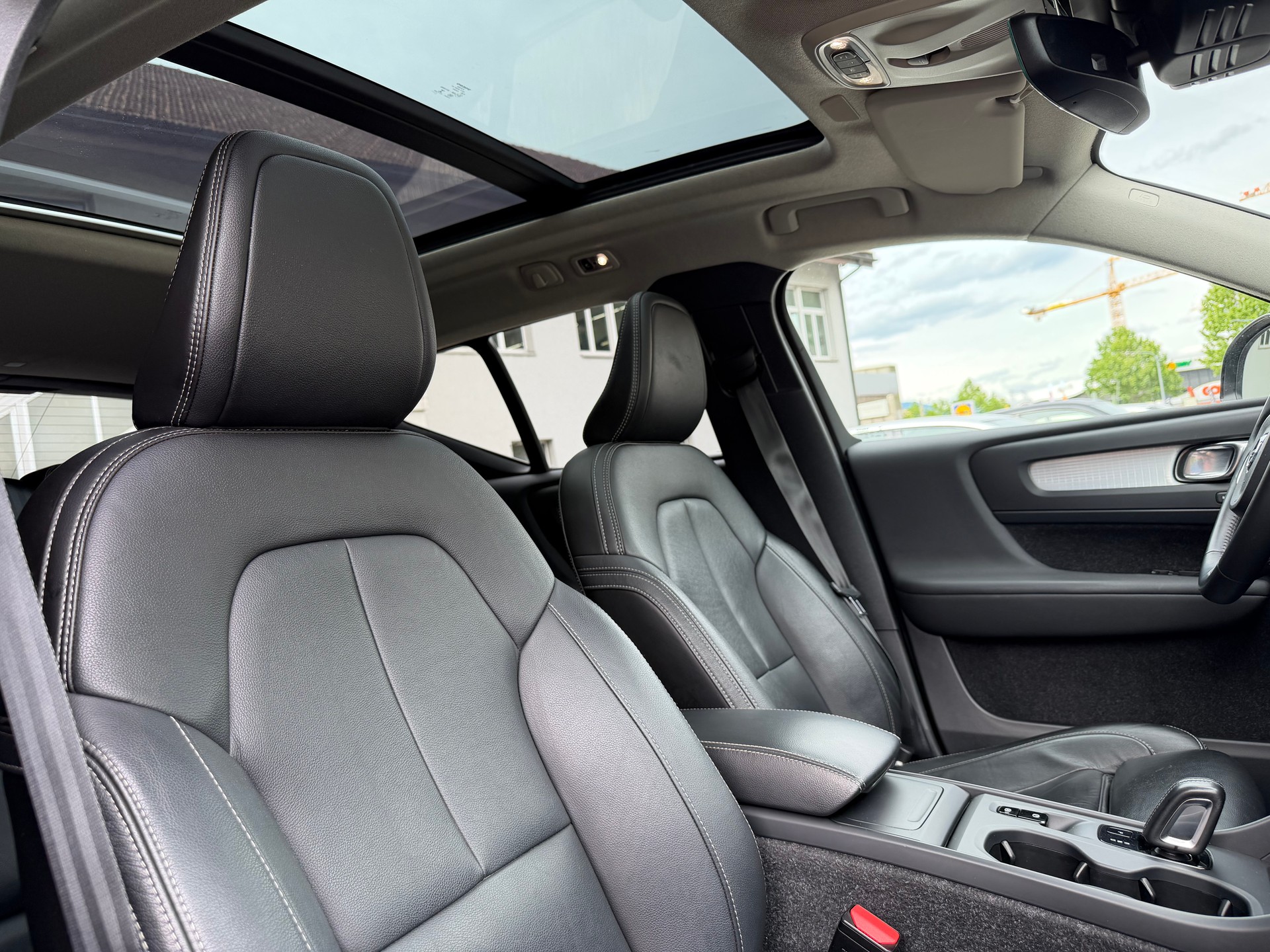 VOLVO XC40 D4 AWD Momentum Geartronic-image-15