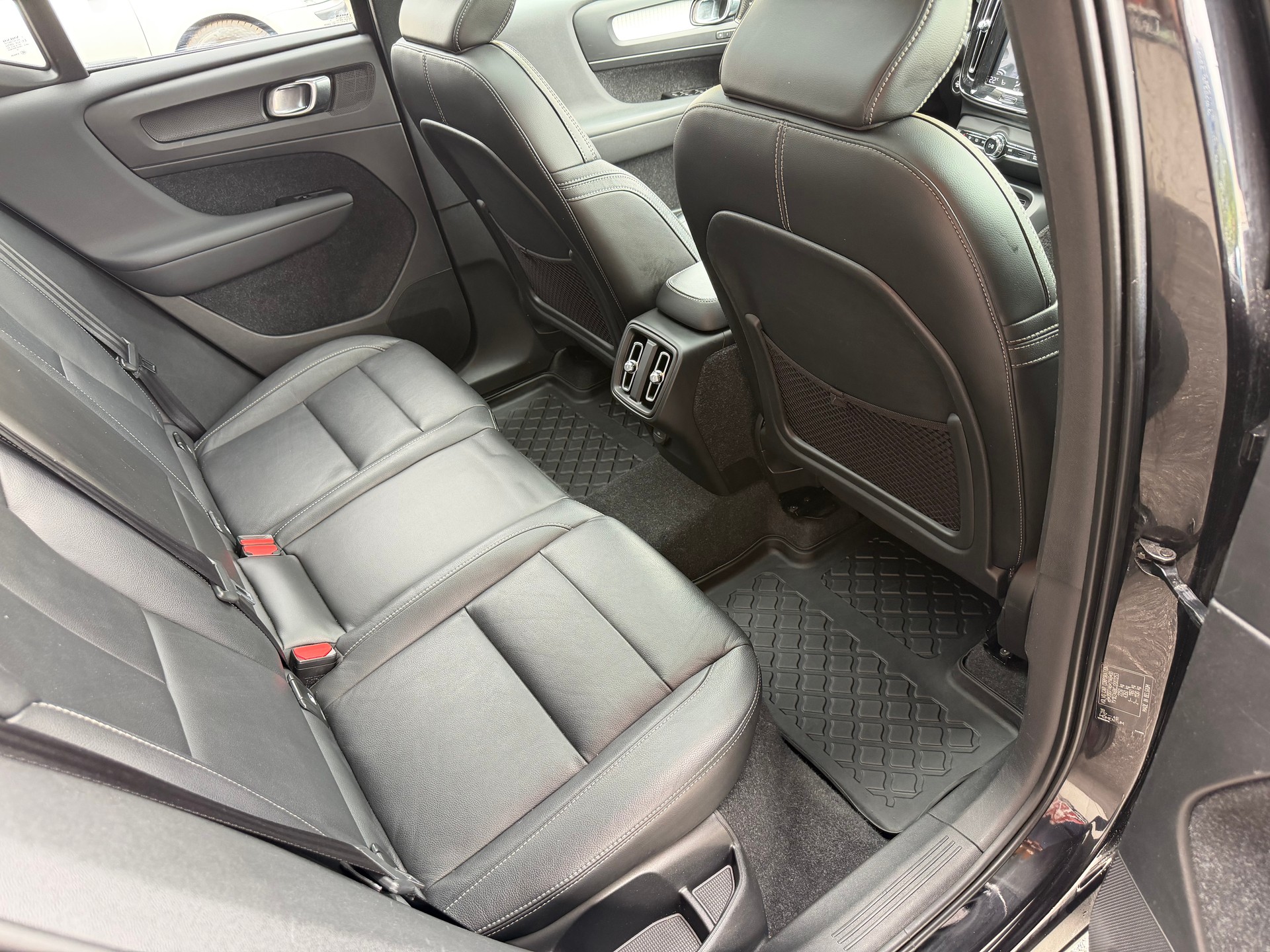 VOLVO XC40 D4 AWD Momentum Geartronic-image-5